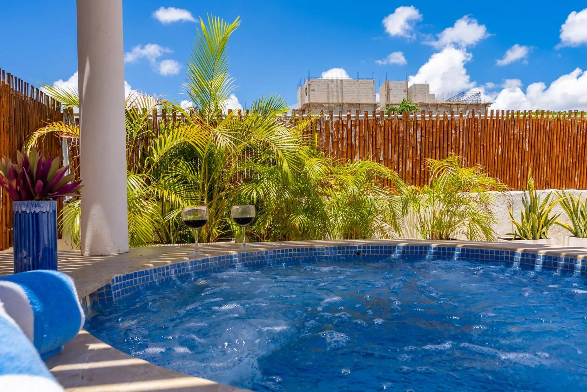 2 story PH heated jacuzzi close Beach 5th