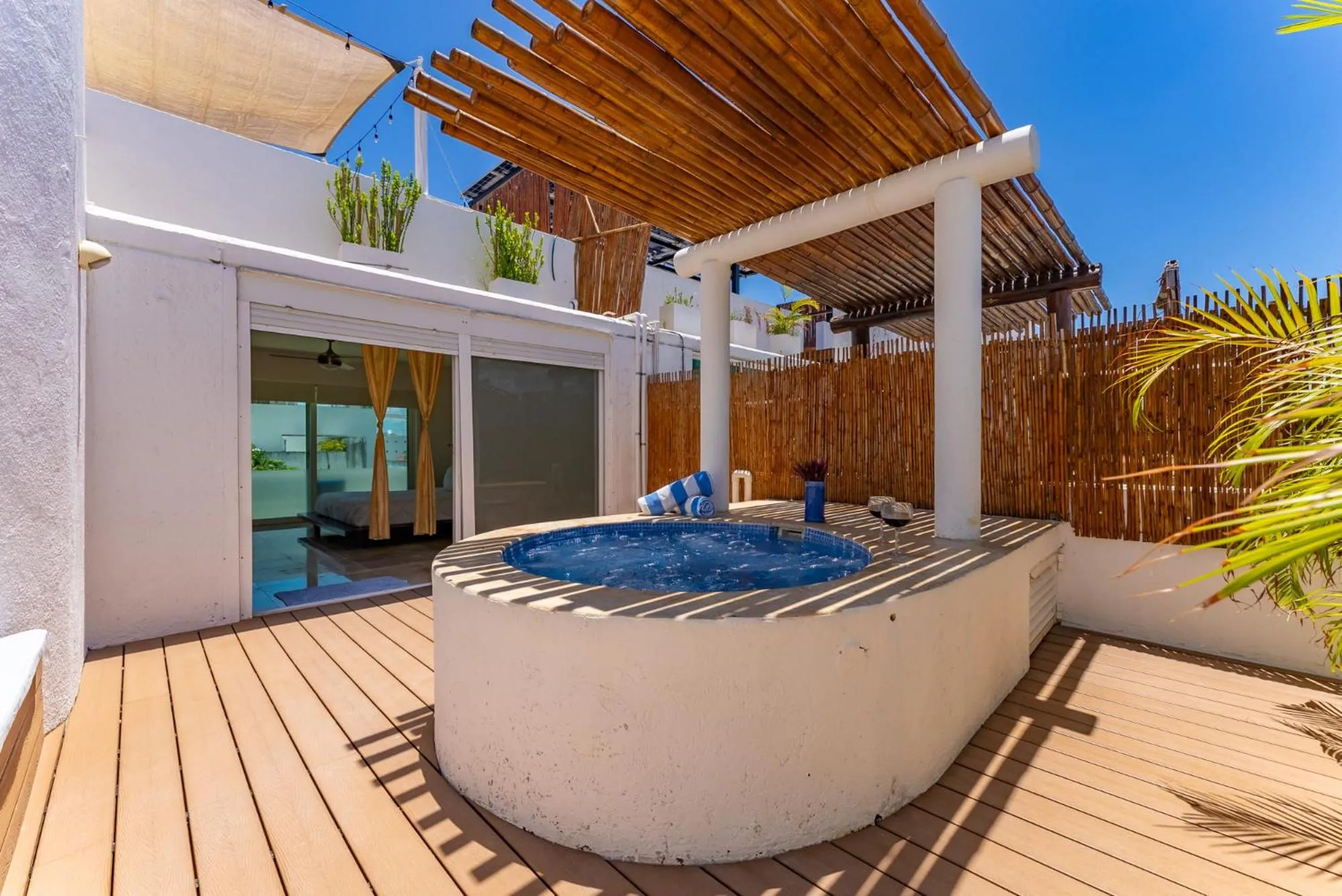 2 story PH heated jacuzzi close Beach 5th