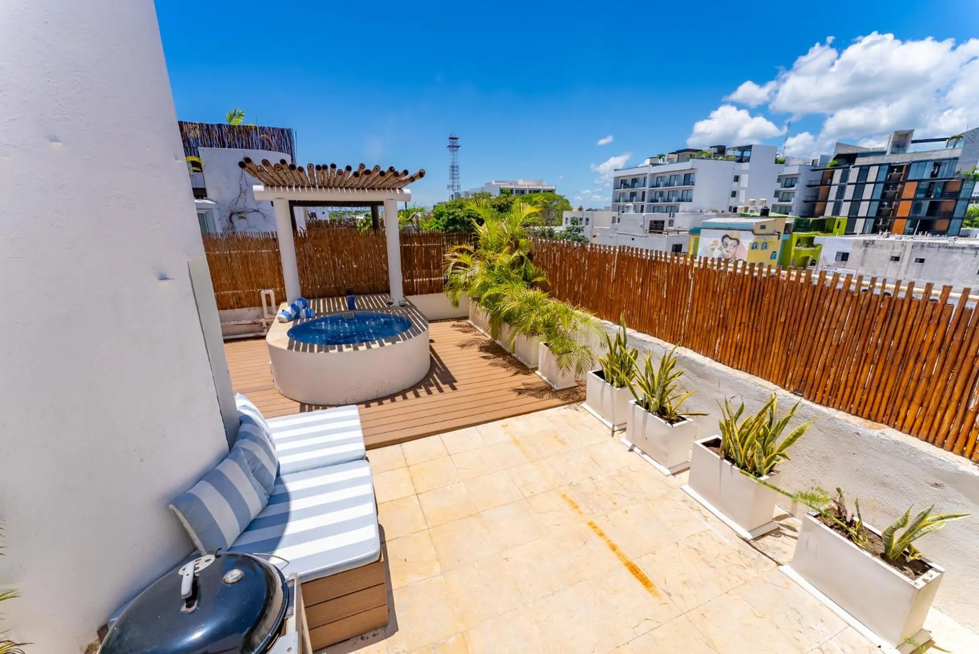 2 story PH heated jacuzzi close Beach 5th