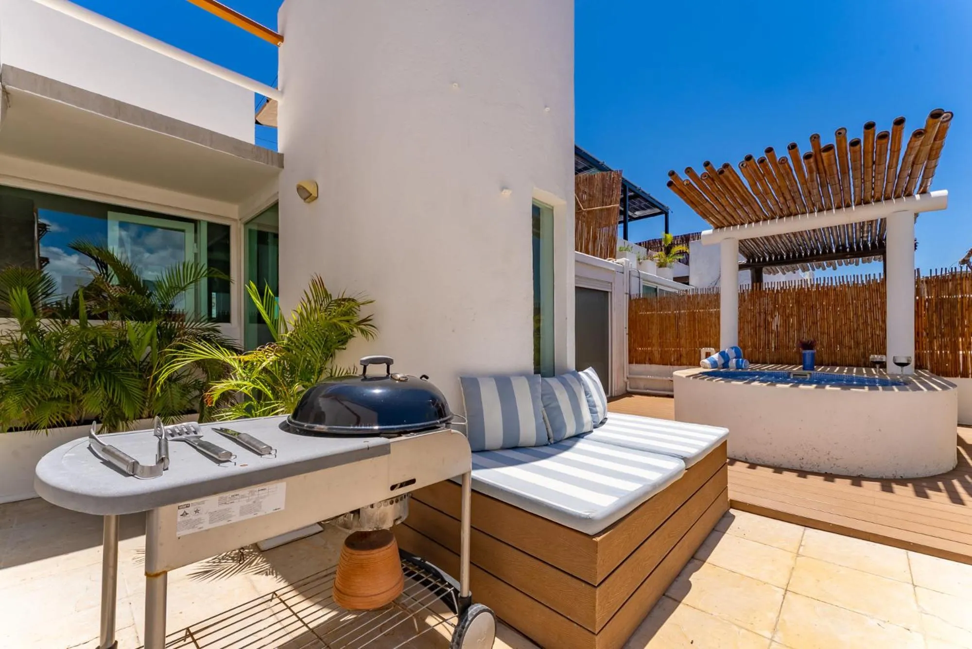 2 story PH heated jacuzzi close Beach 5th