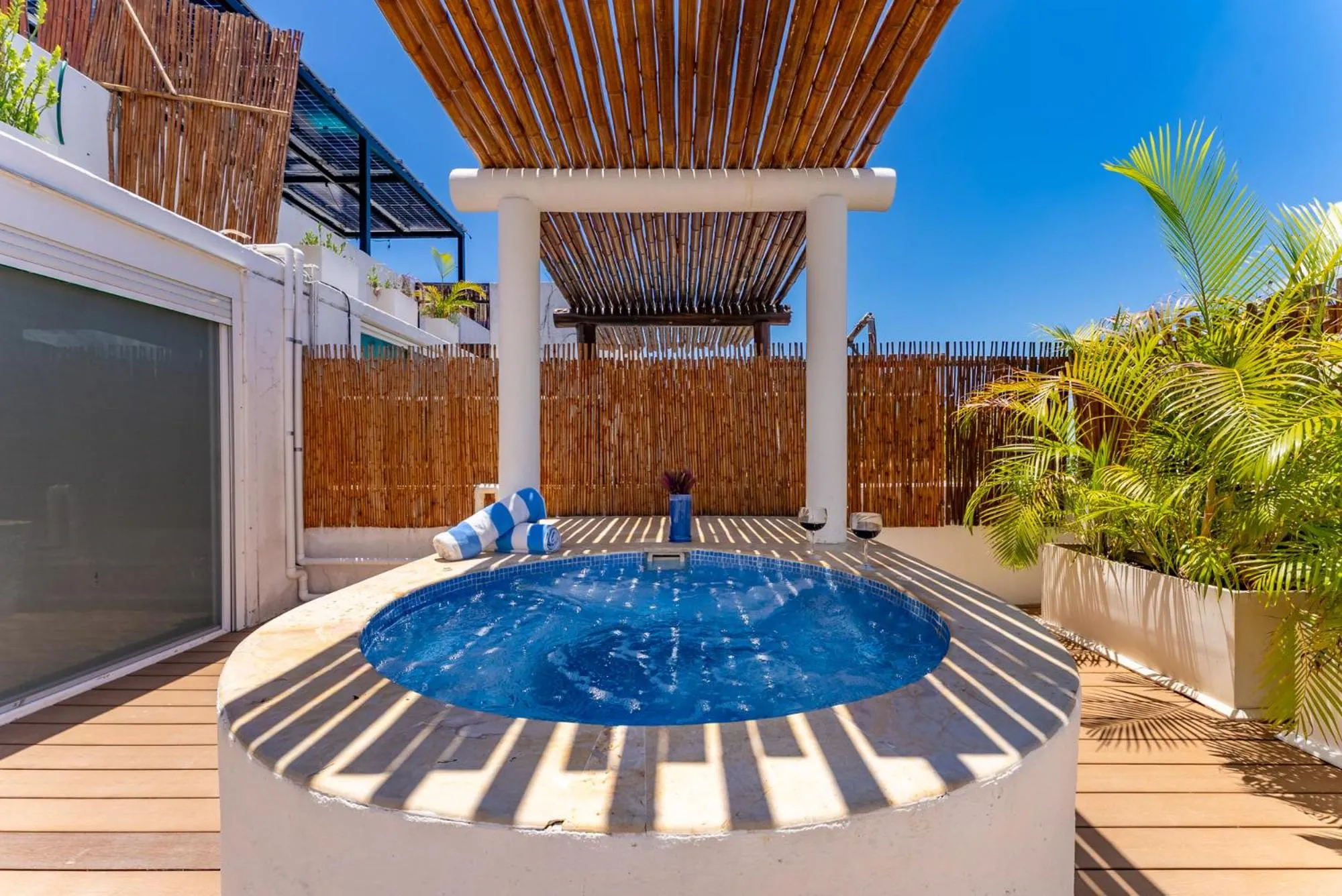 2 story PH heated jacuzzi close Beach 5th