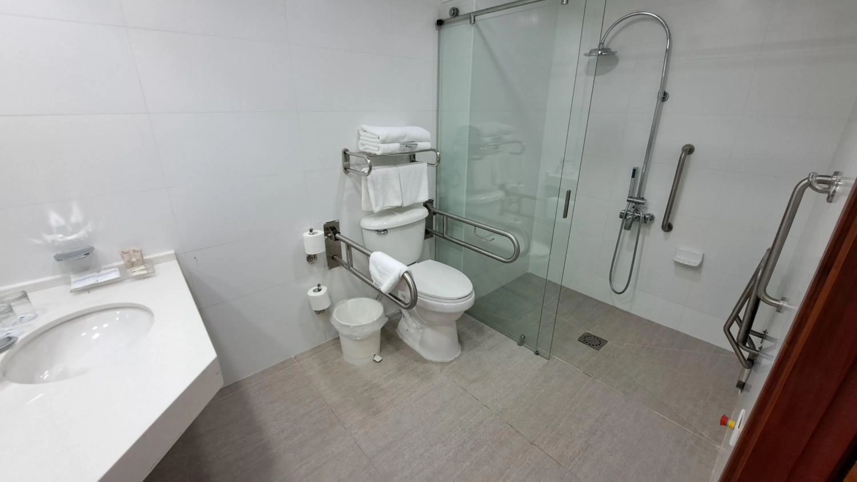 Bathroom in Hotel Diego de Almagro Castro