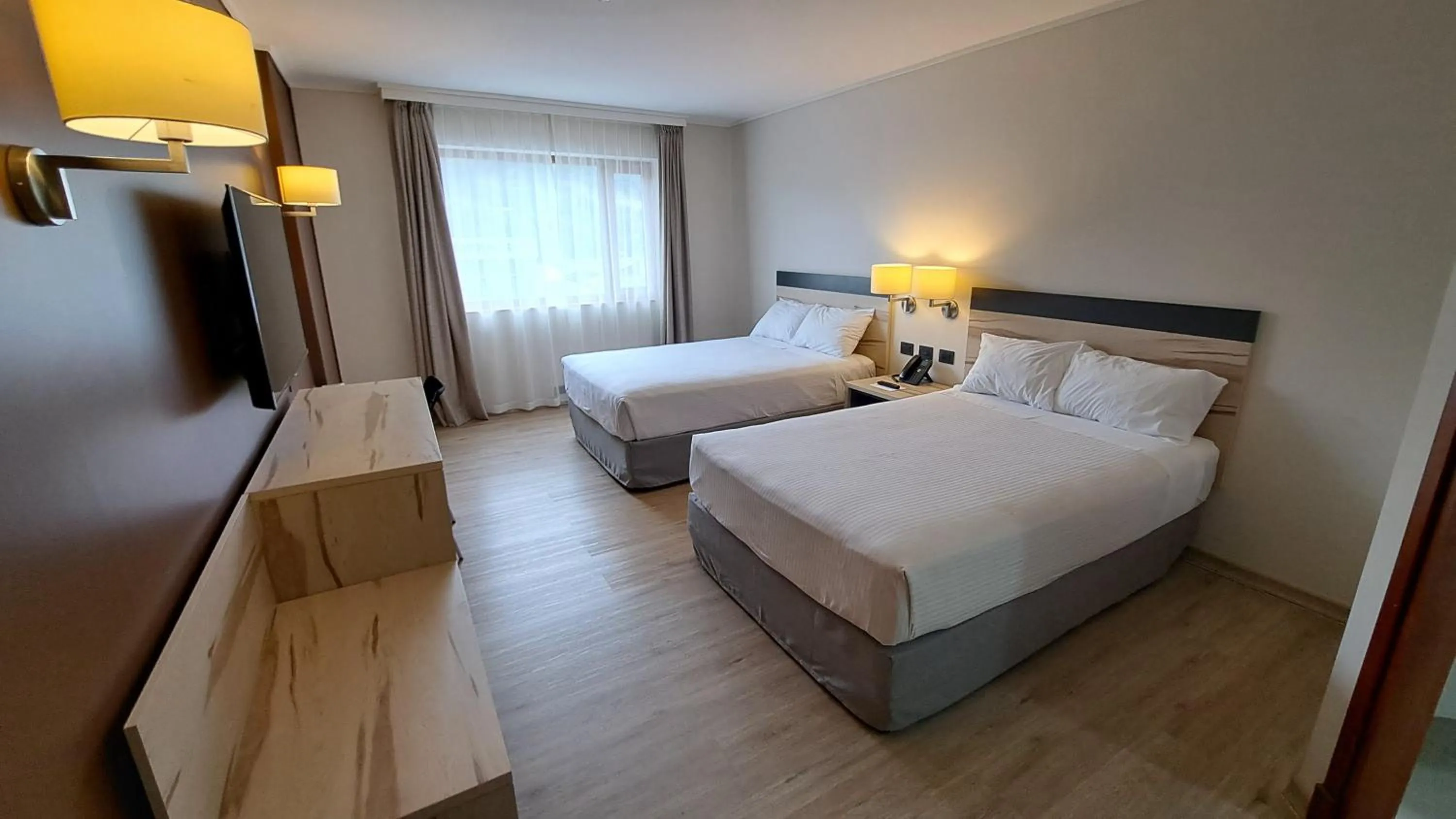 Bed in Hotel Diego de Almagro Castro