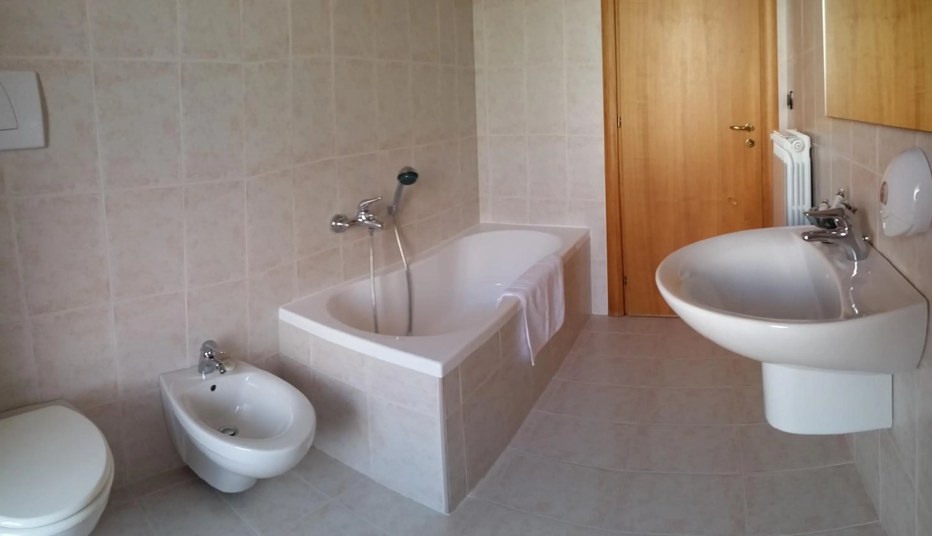 Bathroom in Ciao Hotel & Residence - Apartments