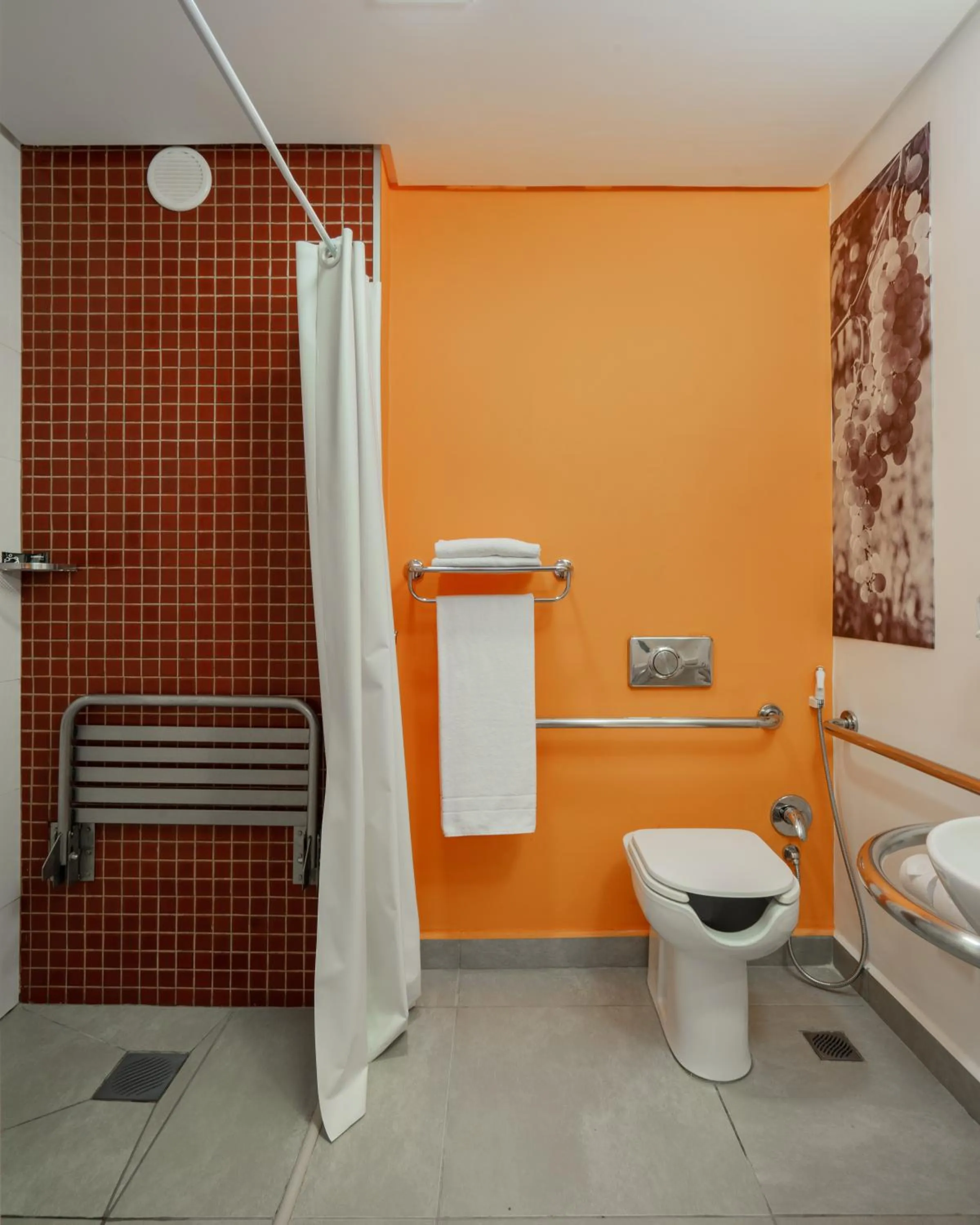 Toilet in Slim Bento Gonçalves