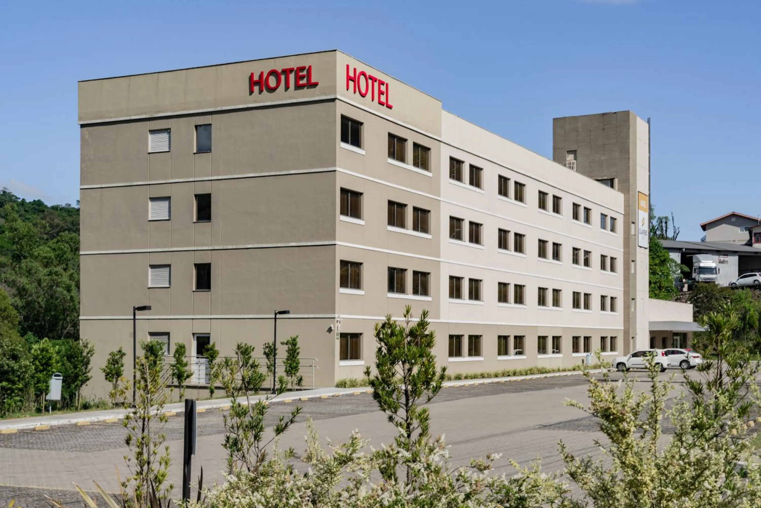 Facade/entrance in Slim Bento Gonçalves