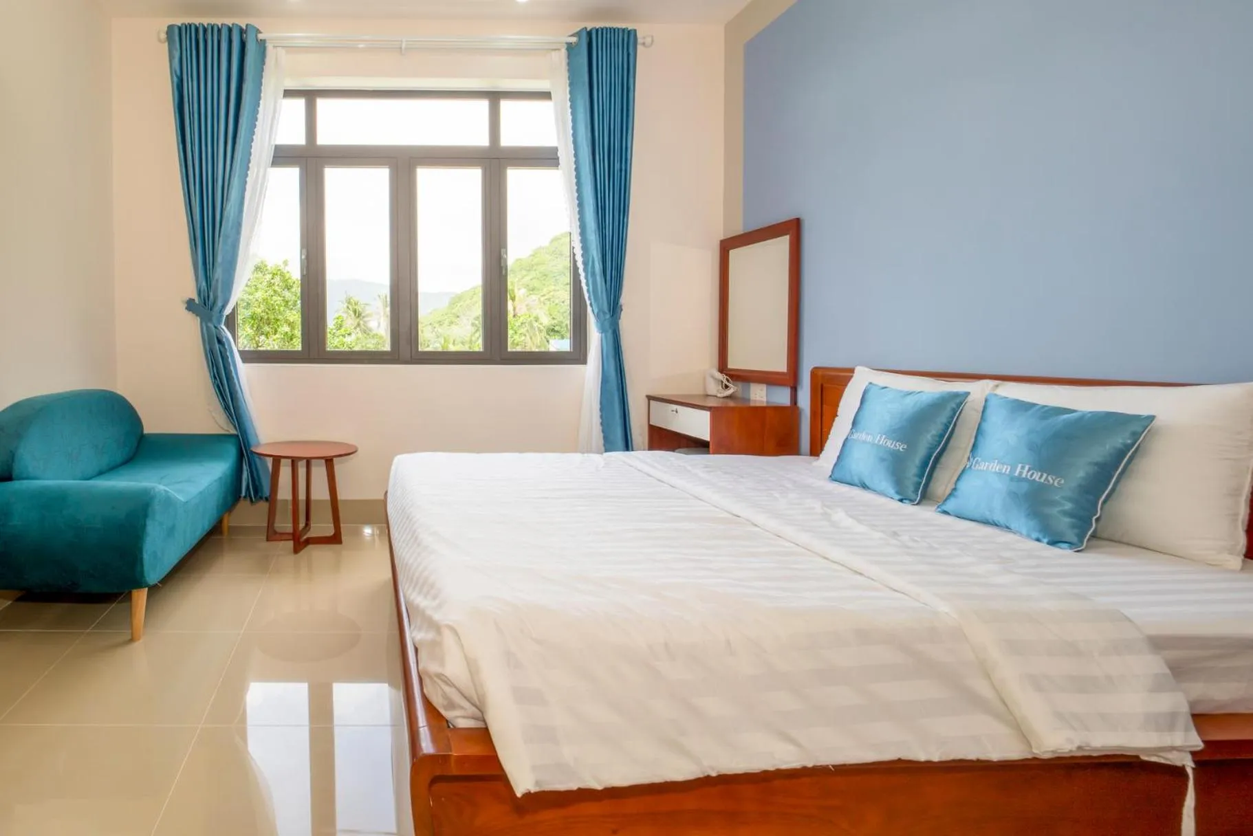 Bed in Garden House Côn Đảo