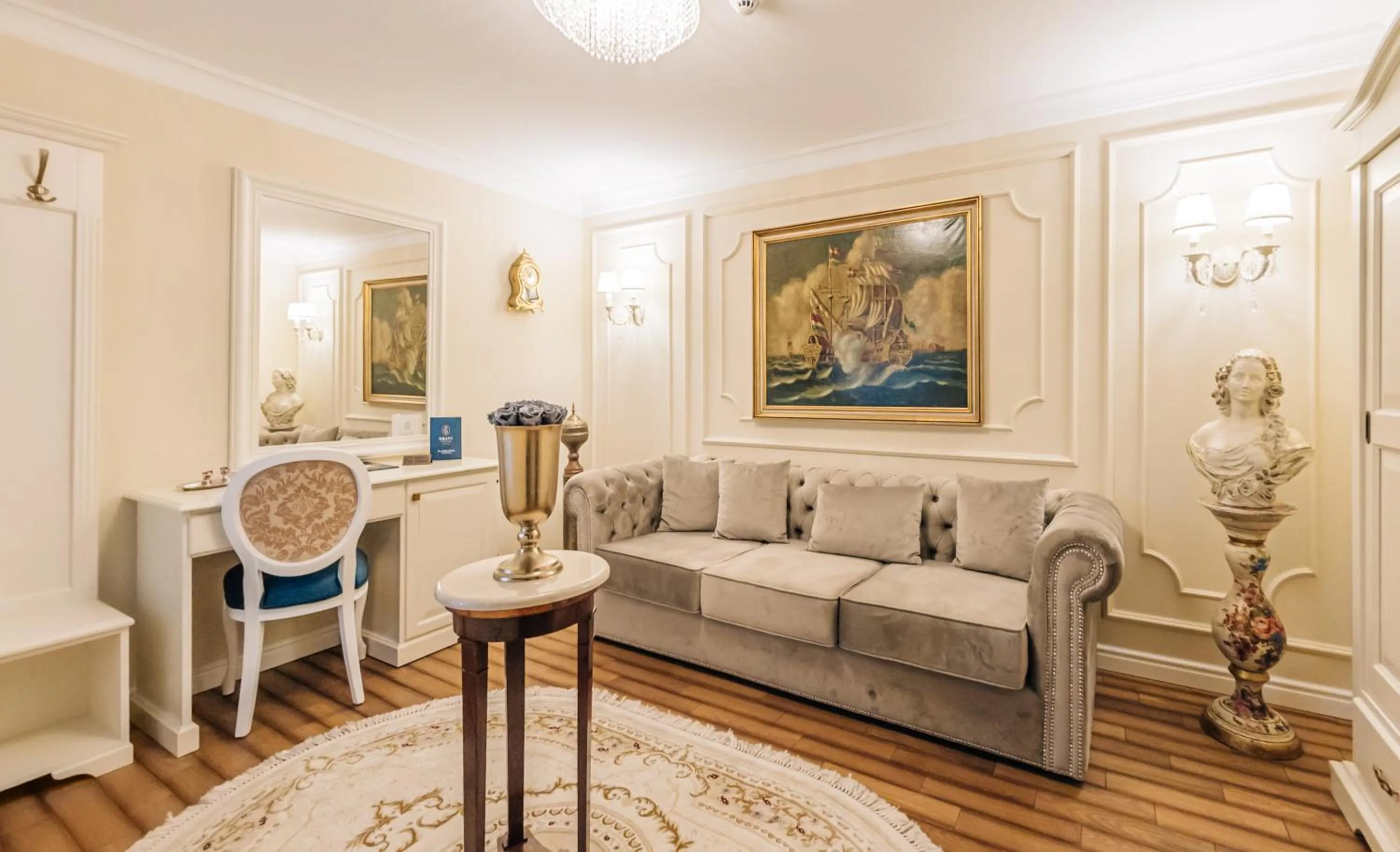 Living room in Grant Boutique Hotel