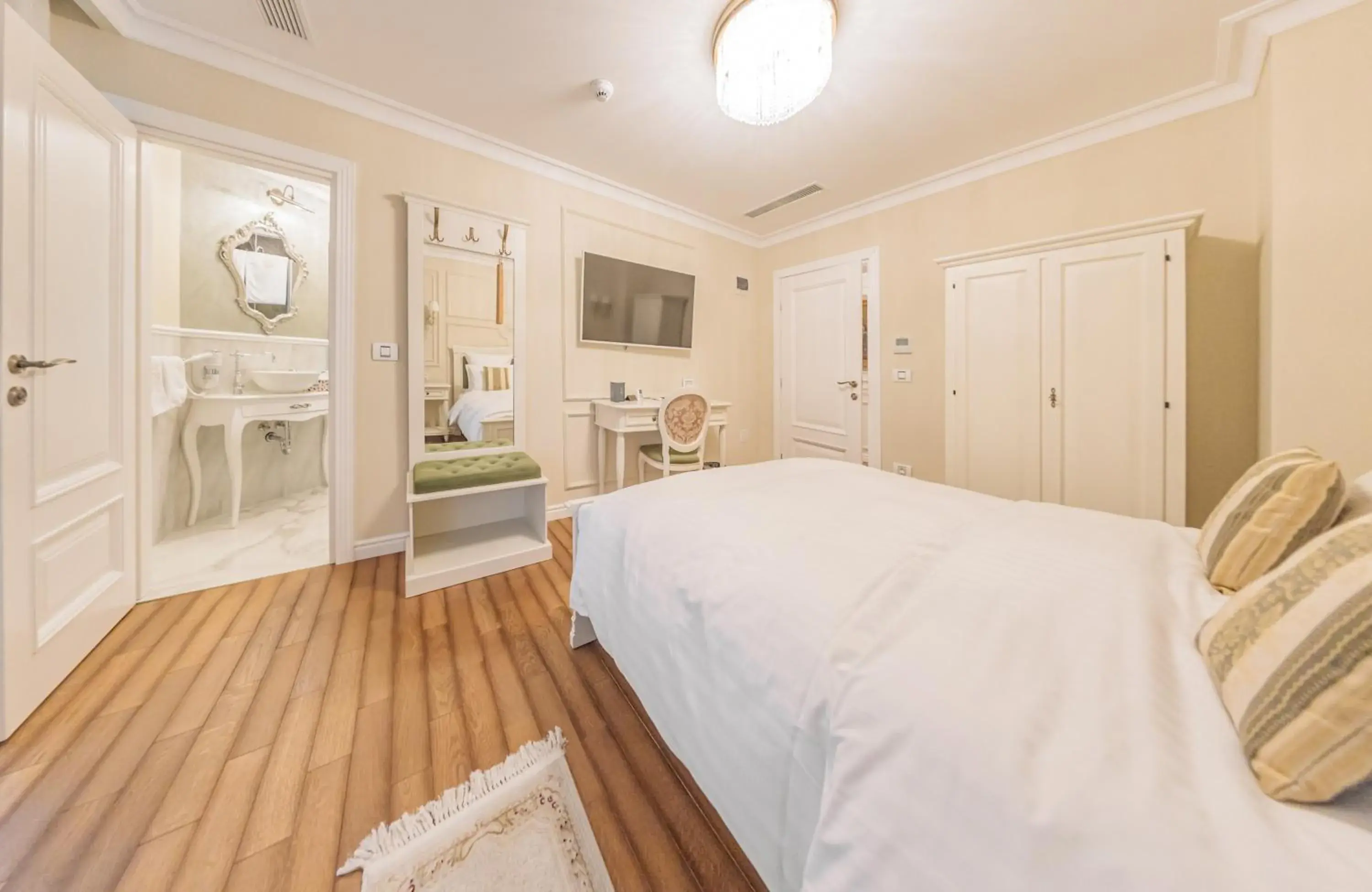 Queen Room - single occupancy in Grant Boutique Hotel Queen Room - single occupancy in Grant Boutique Hotel