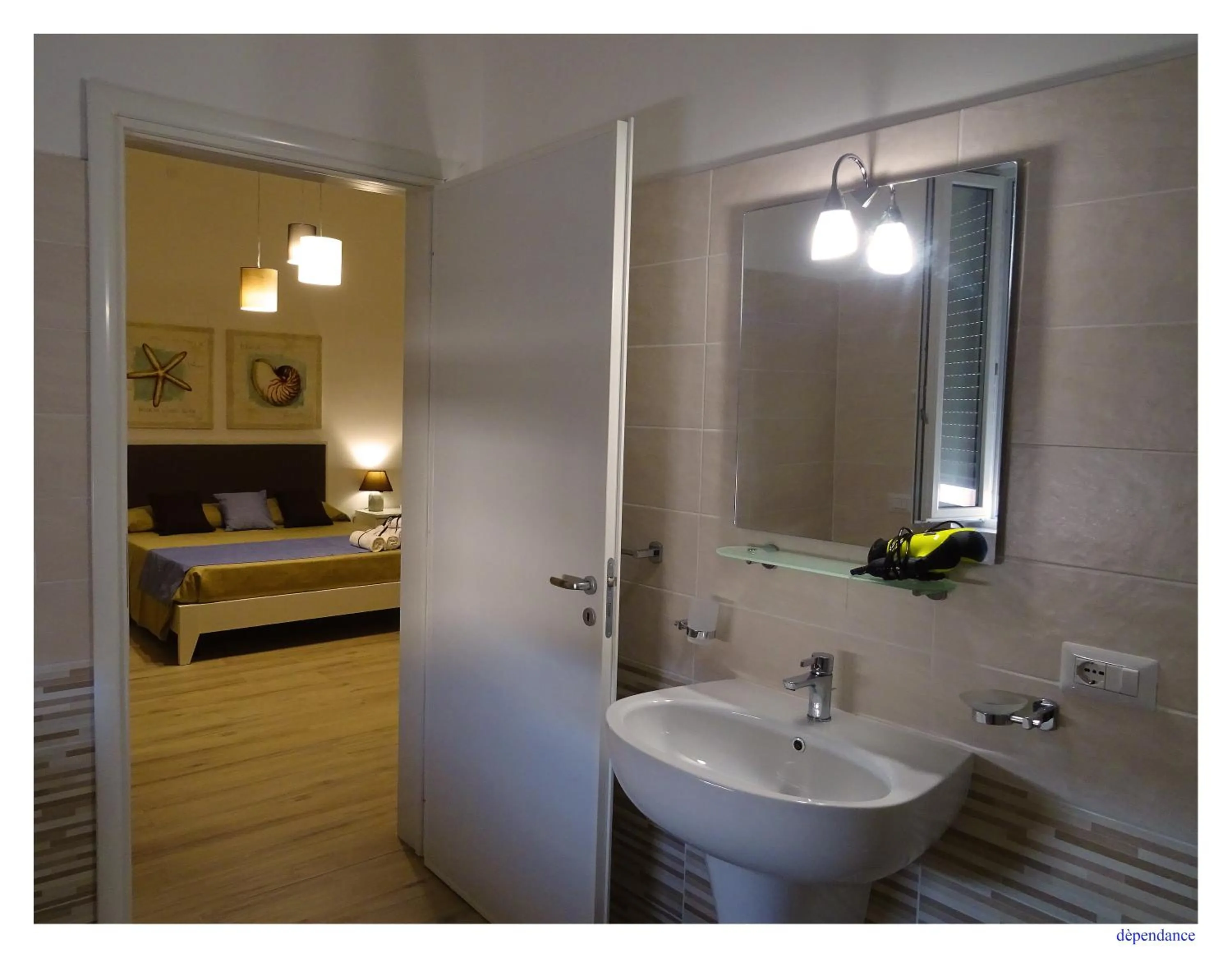 Bathroom, Bed in Faro Bianco Gallipoli Dependance