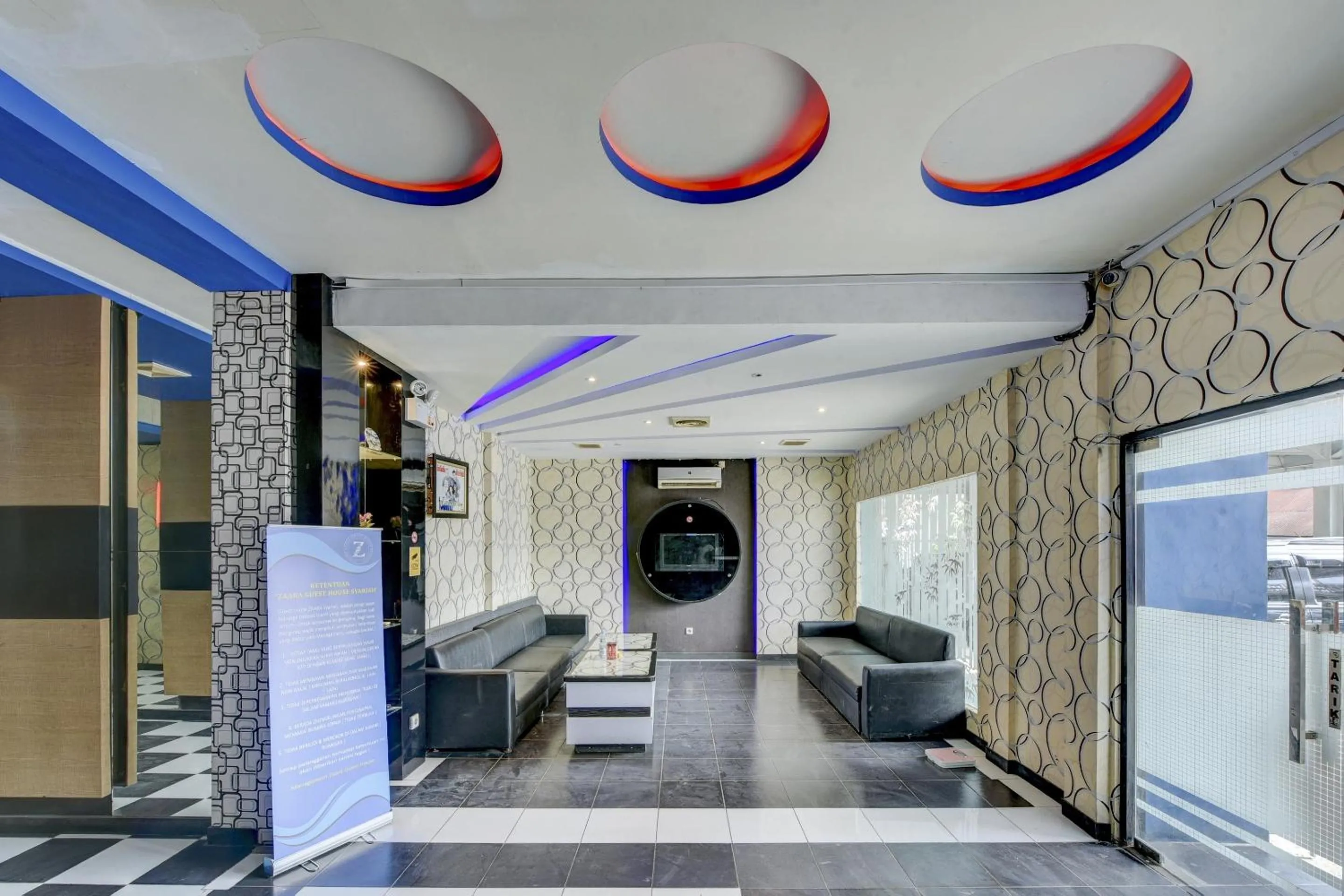 Lobby or reception in Super OYO 4010 Zaara Guest House Syariah