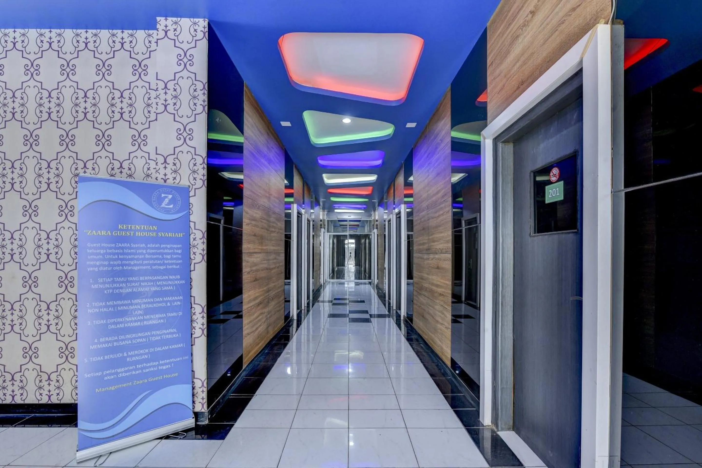 Lobby or reception in Super OYO 4010 Zaara Guest House Syariah