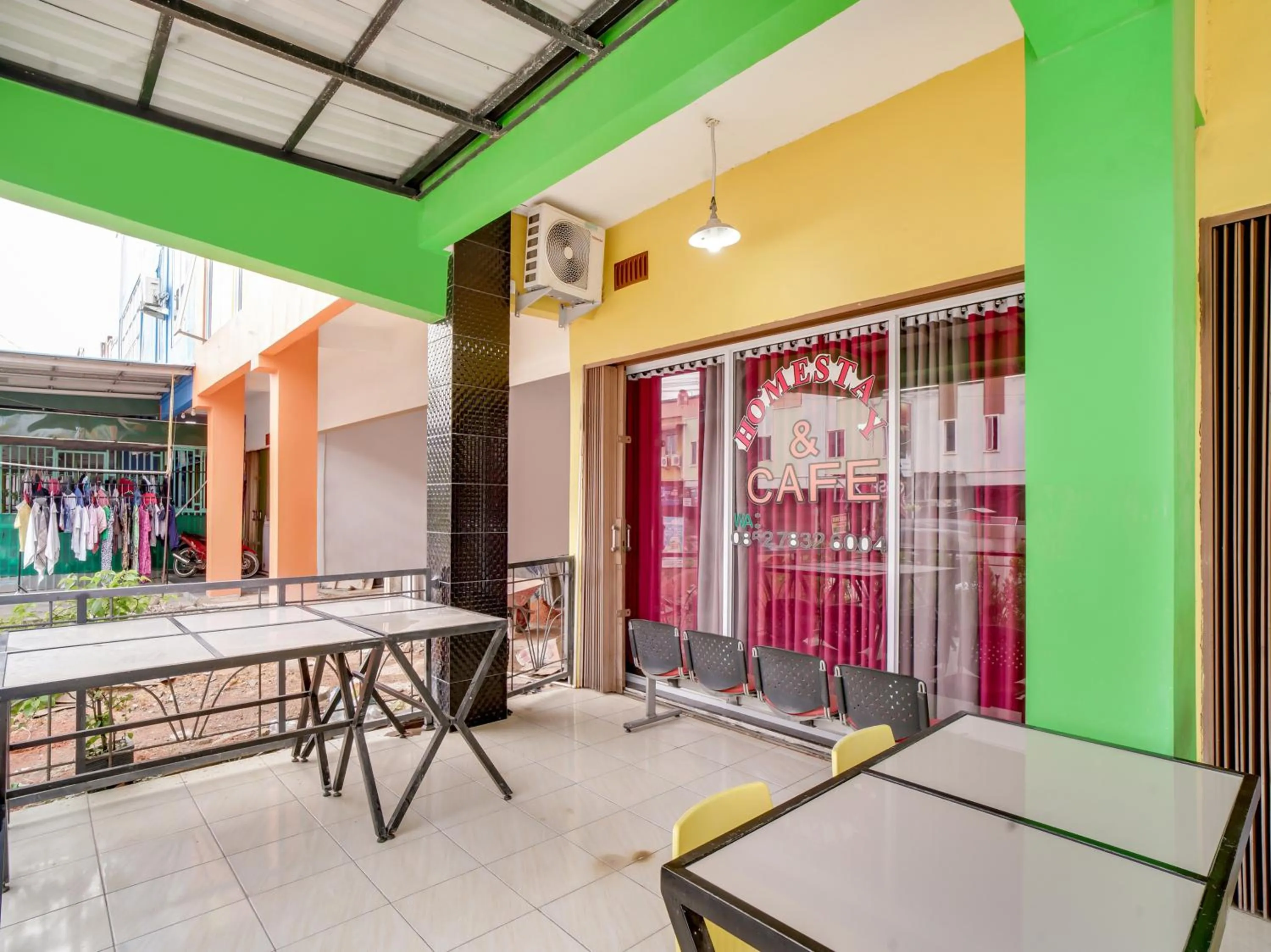 Area and facilities in OYO 90024 Botania Homestay and Cafe