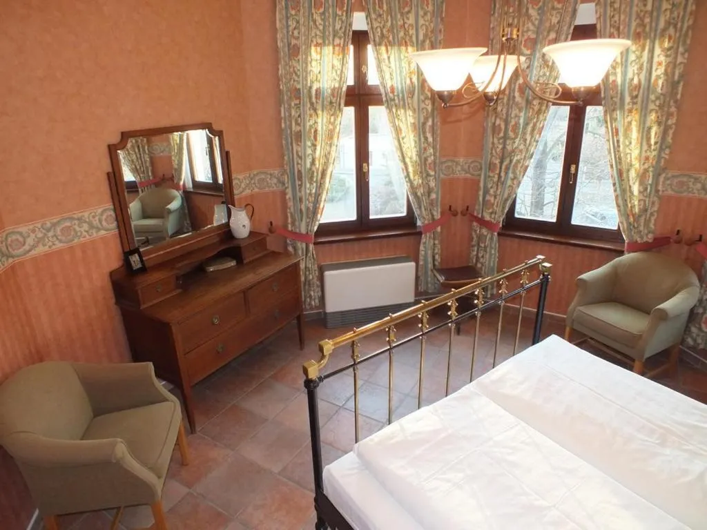 Bed in Parkschlößchen