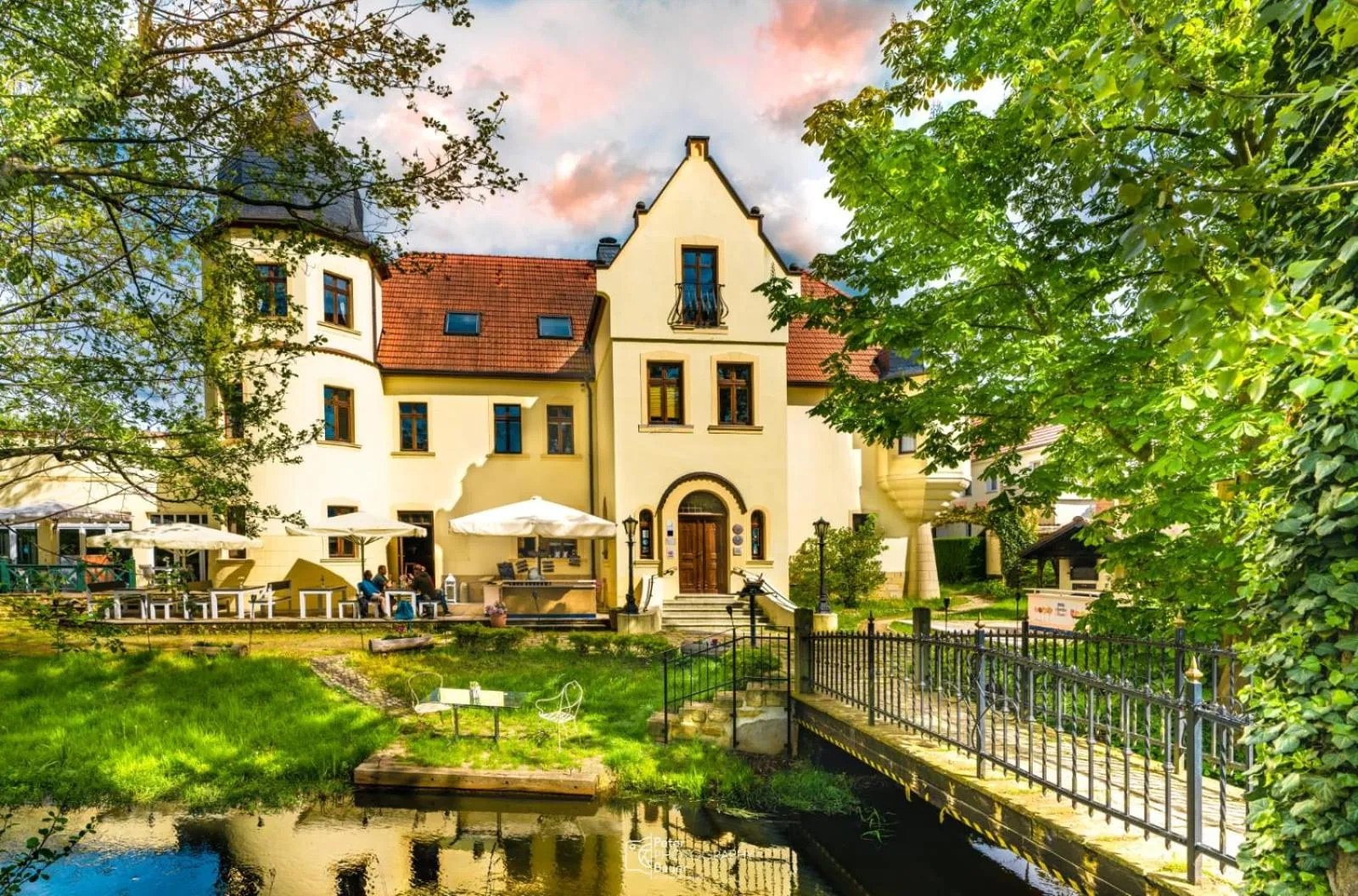 Property building in Parkschlößchen Hotel