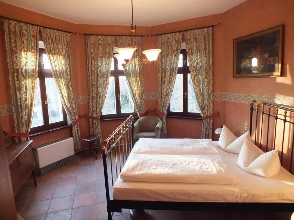 Bed in Parkschlößchen