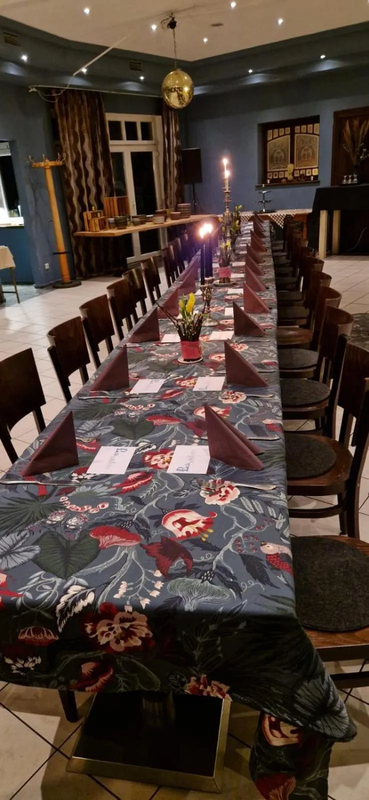 Restaurant/places to eat in Parkschlößchen Hotel