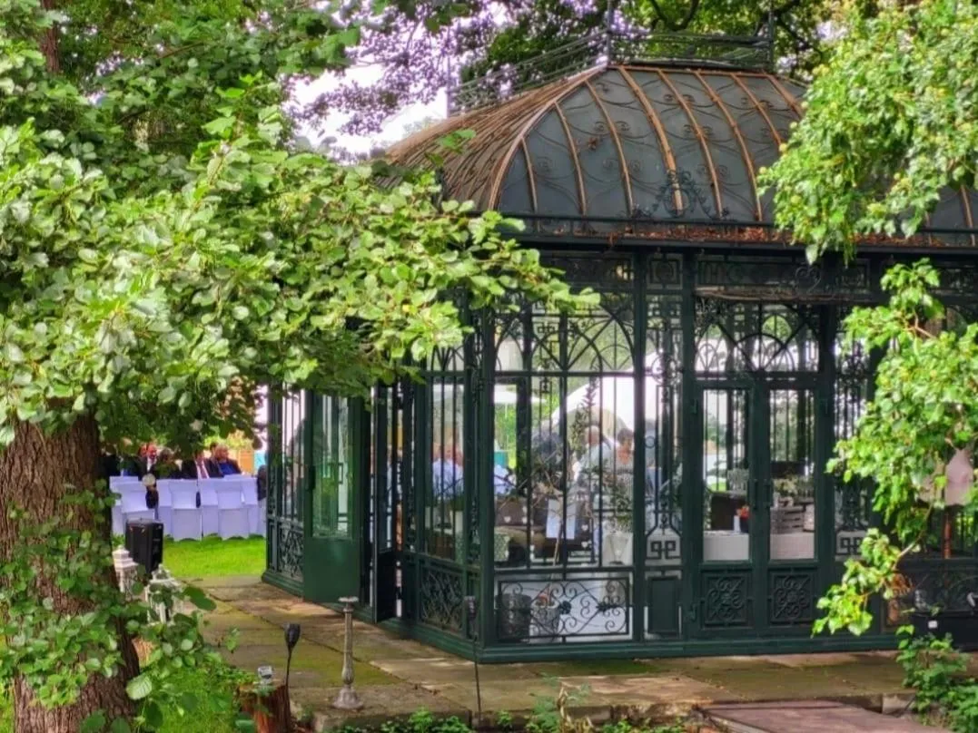 Property building in Parkschlößchen Hotel