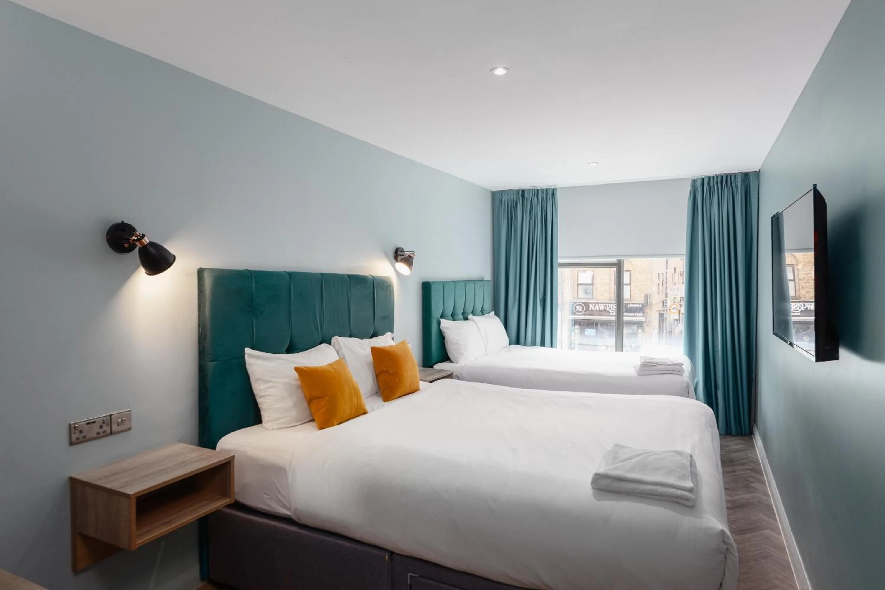 Bedroom, Bed in Aptel East