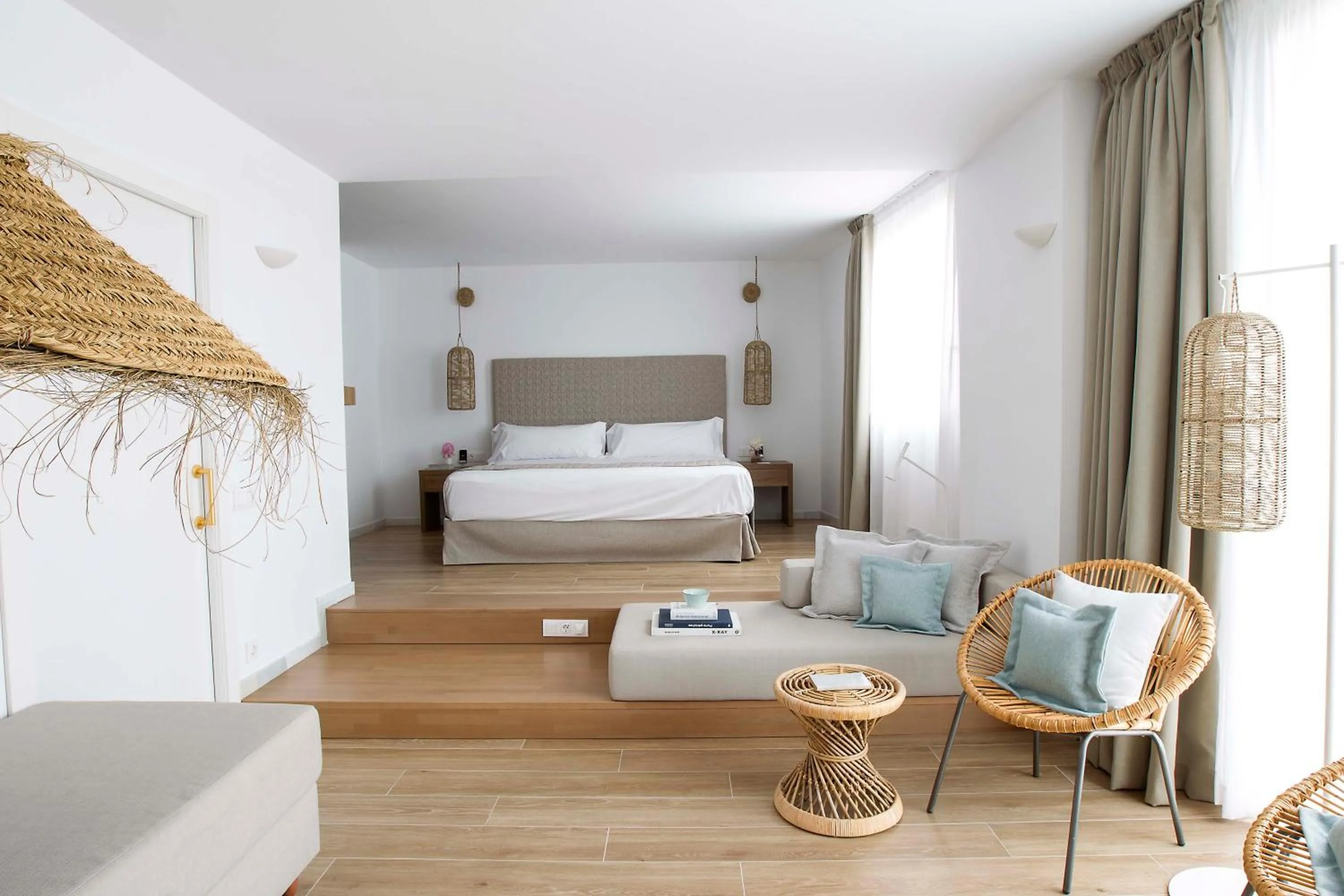 Bedroom, Bed in May Altafulla Beach Boutique Hotel