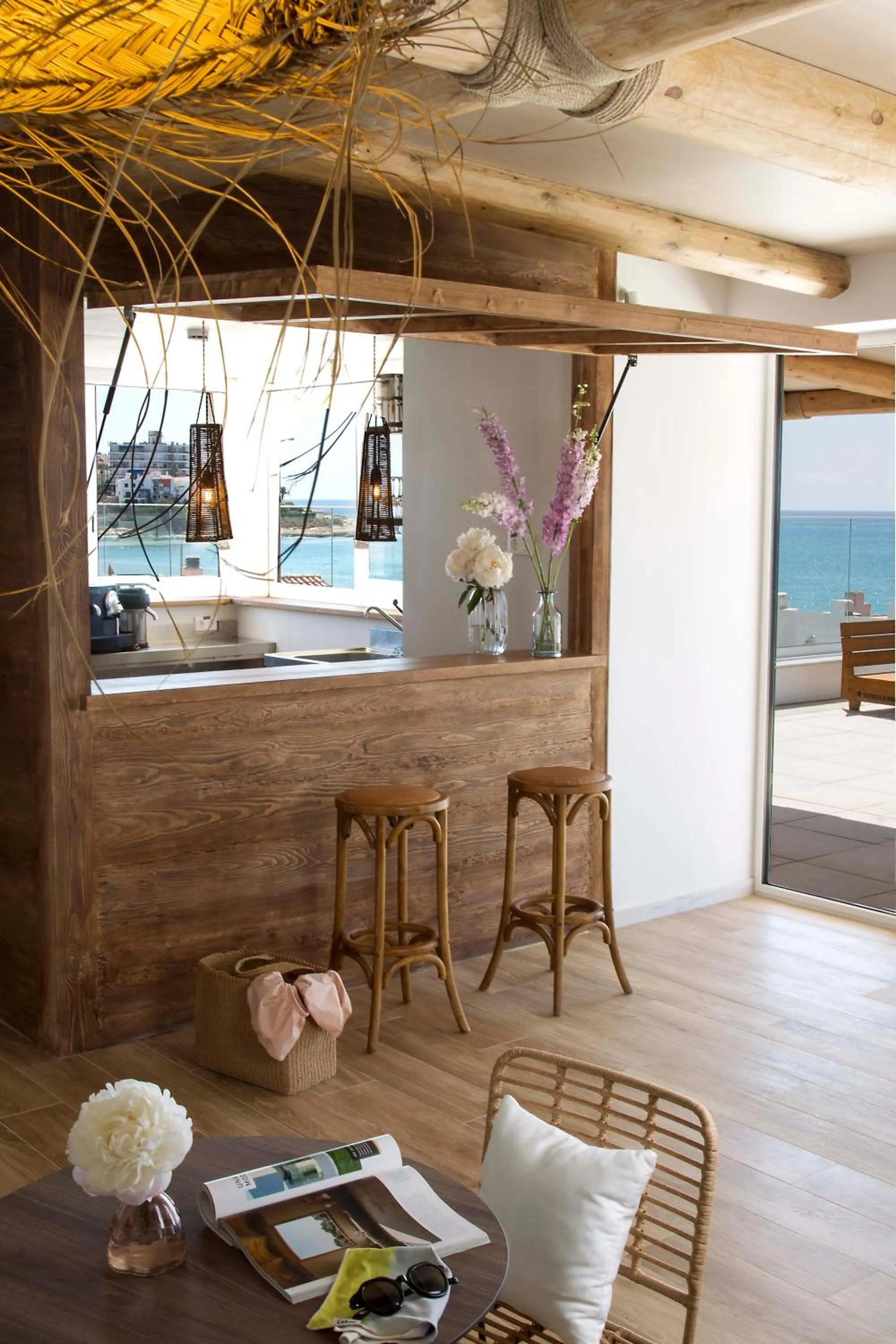 Lounge or bar in May Altafulla Beach Boutique Hotel