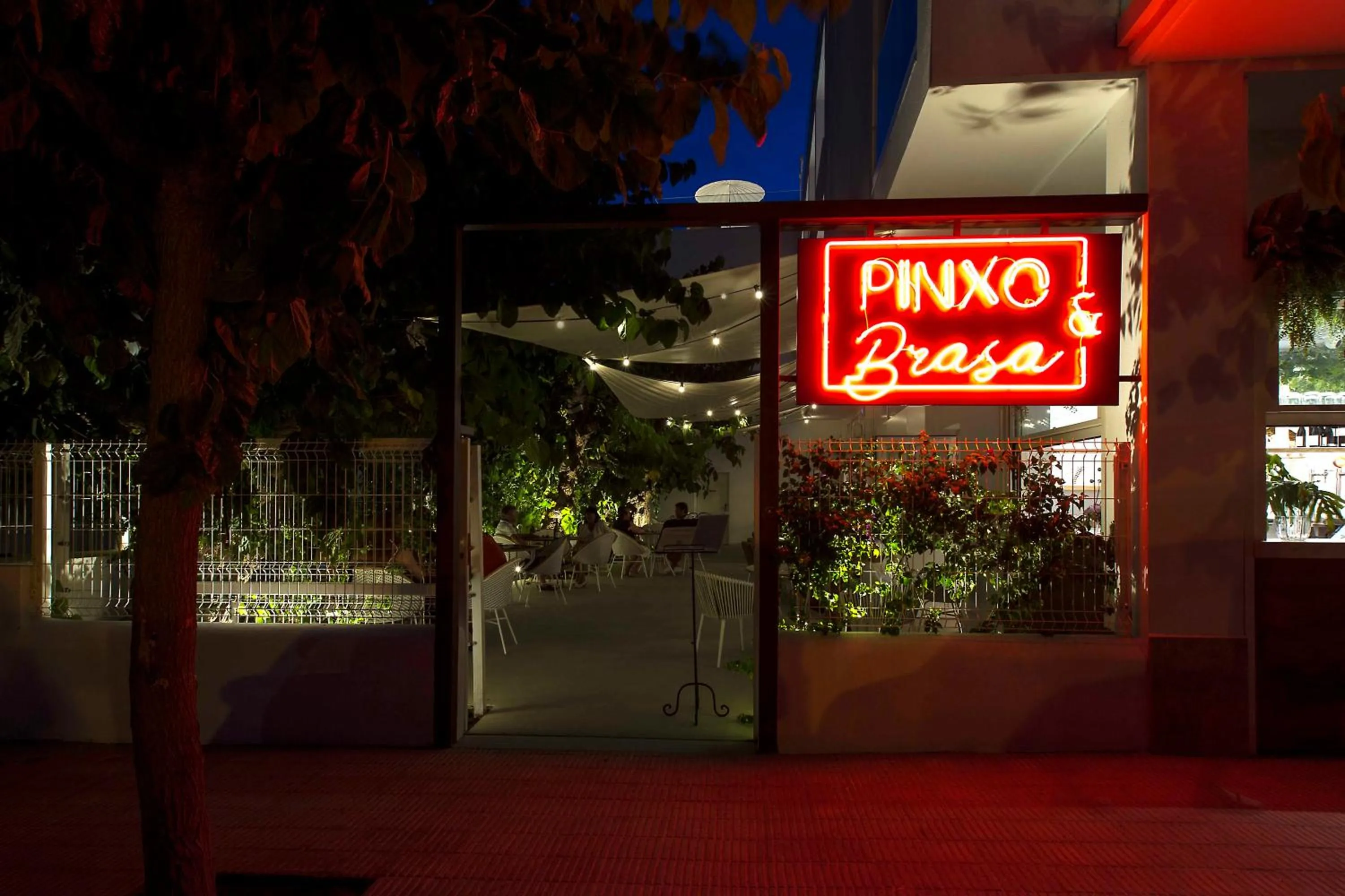 Dining area in May Altafulla Beach Boutique Hotel