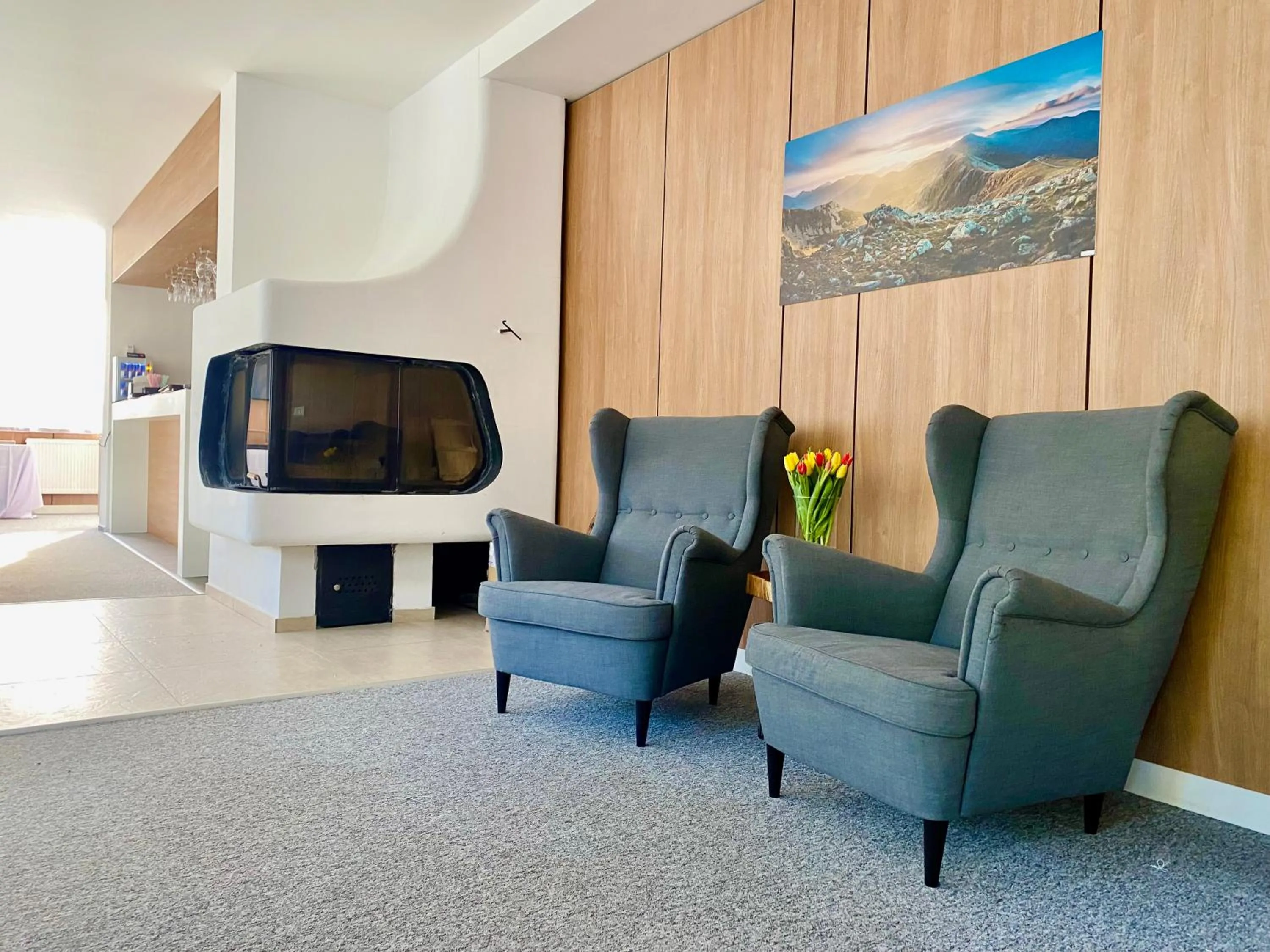 Communal lounge/ TV room in Chata Tale - Dom Horskej služby