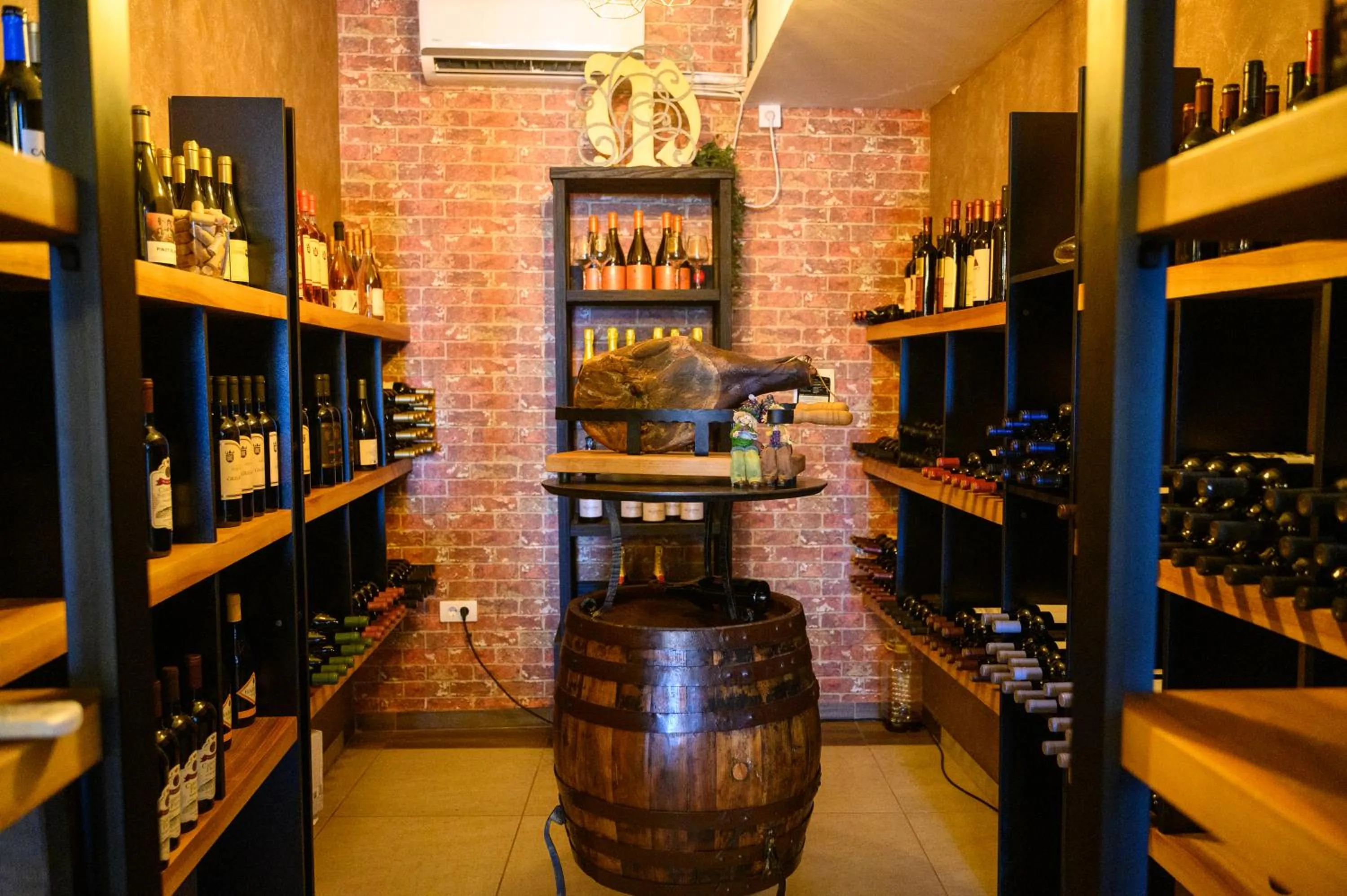 Restaurant/places to eat in MV Monogram