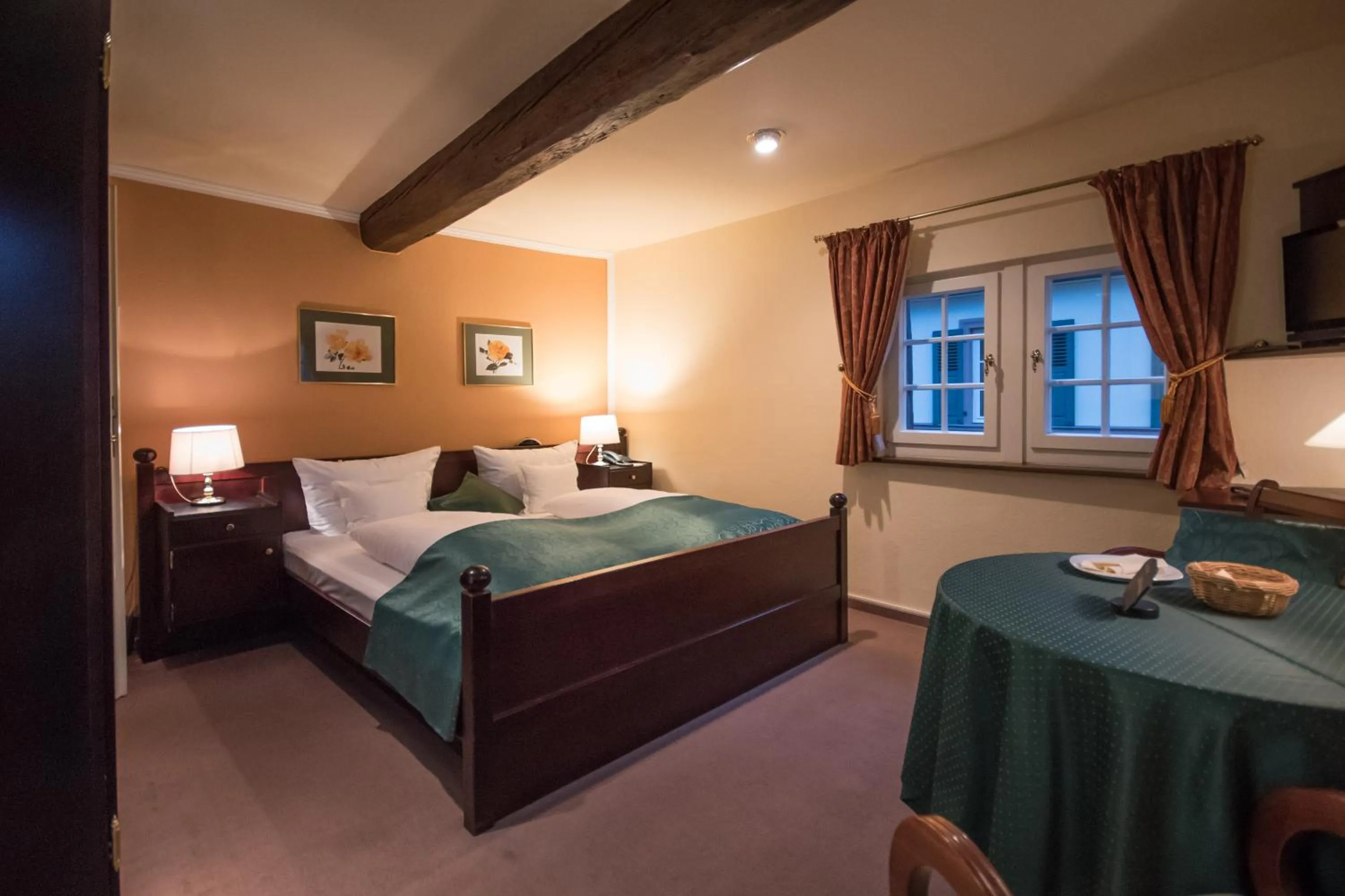 Staff, Bed in Ferienresidenz Brauneberger Hof an der Mosel nahe Bernkastel-Kues