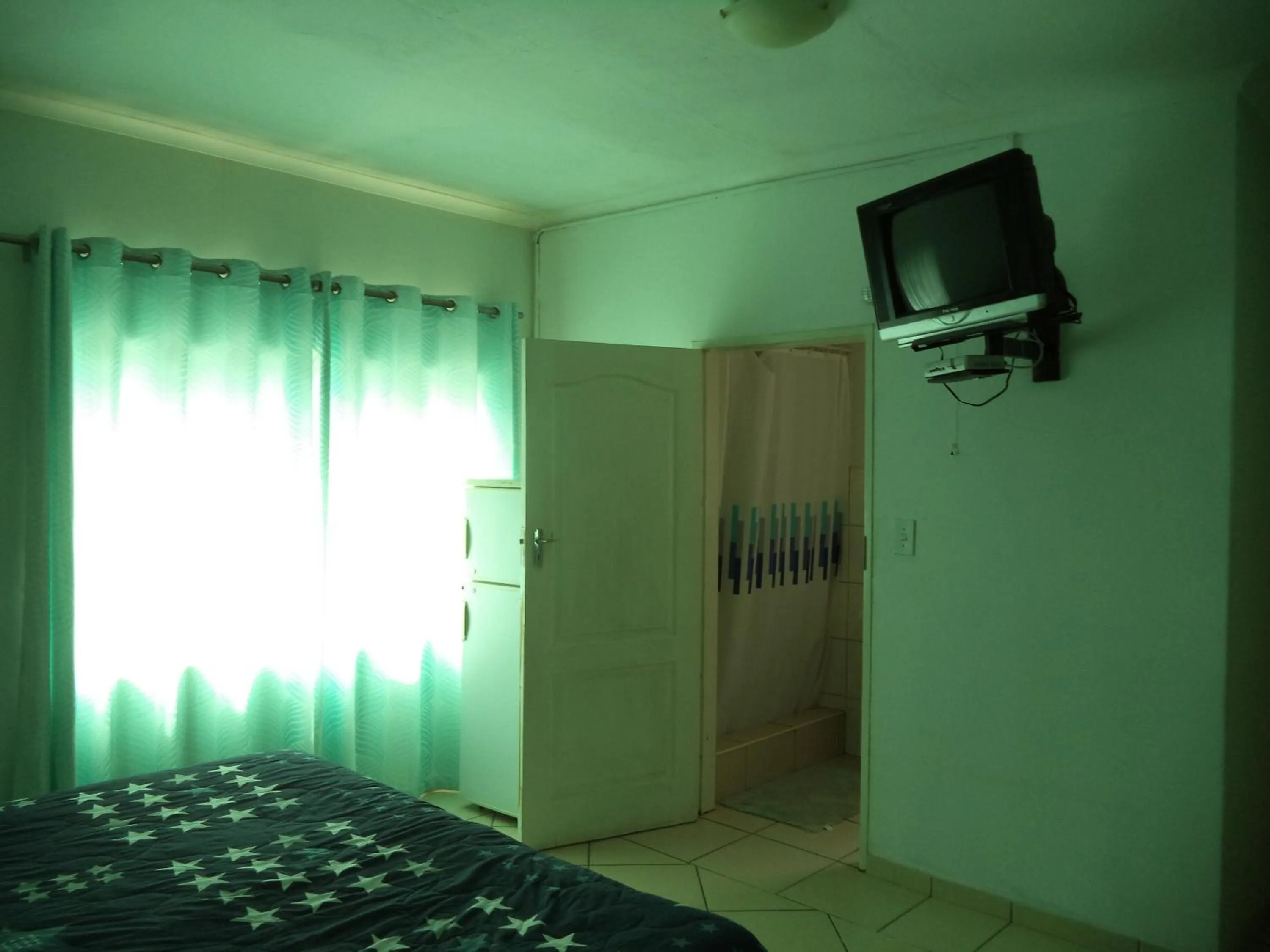 Garden view, Bed in Heatherdale Guesthouse & Shuttle Services