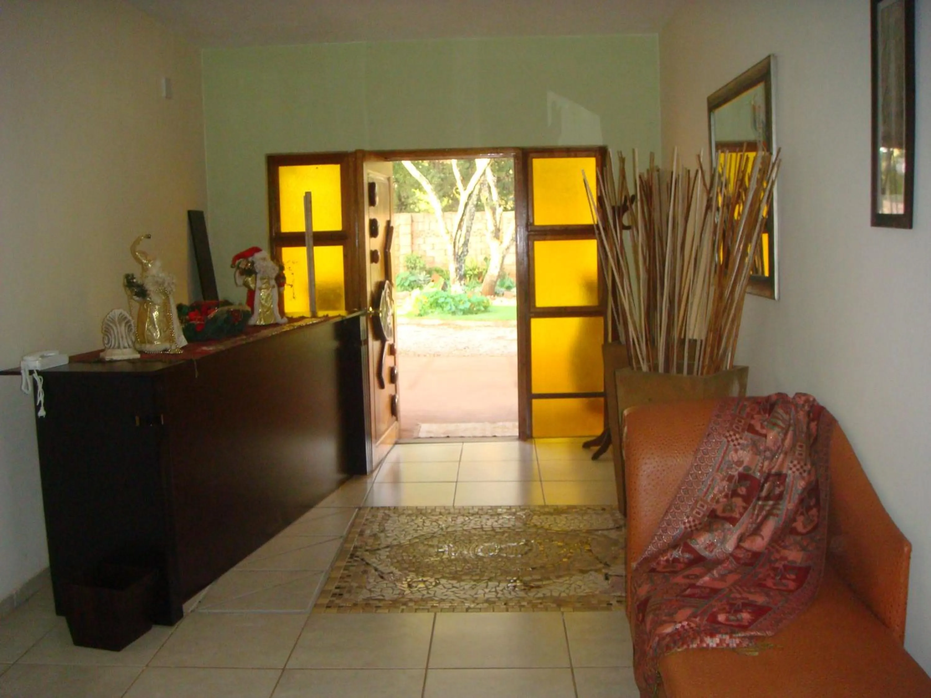 Lobby or reception in Heatherdale Guesthouse & Shuttle Services