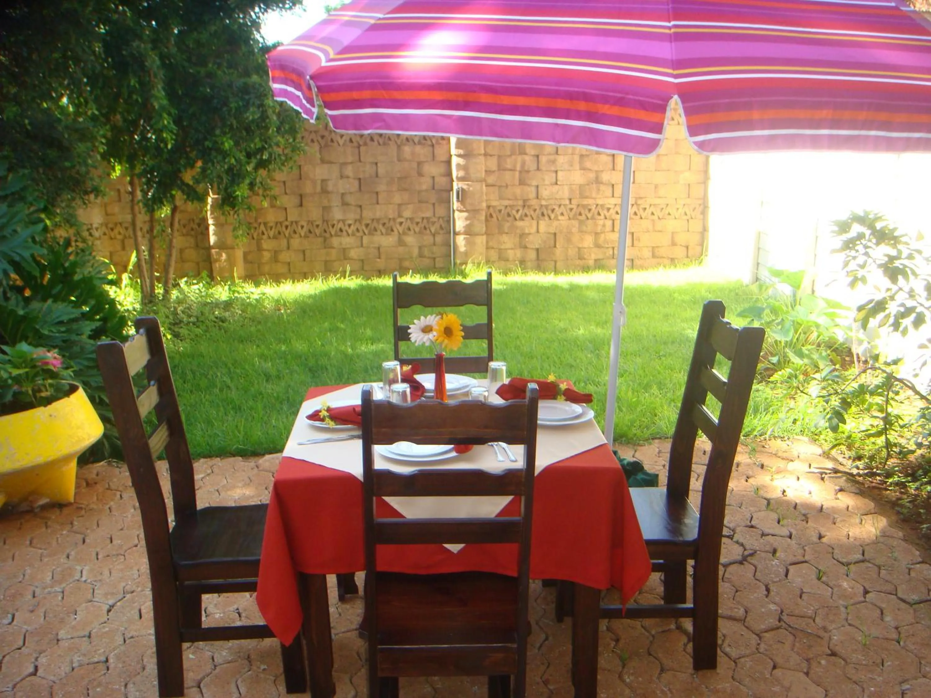 Restaurant/places to eat in Heatherdale Guesthouse & Shuttle Services