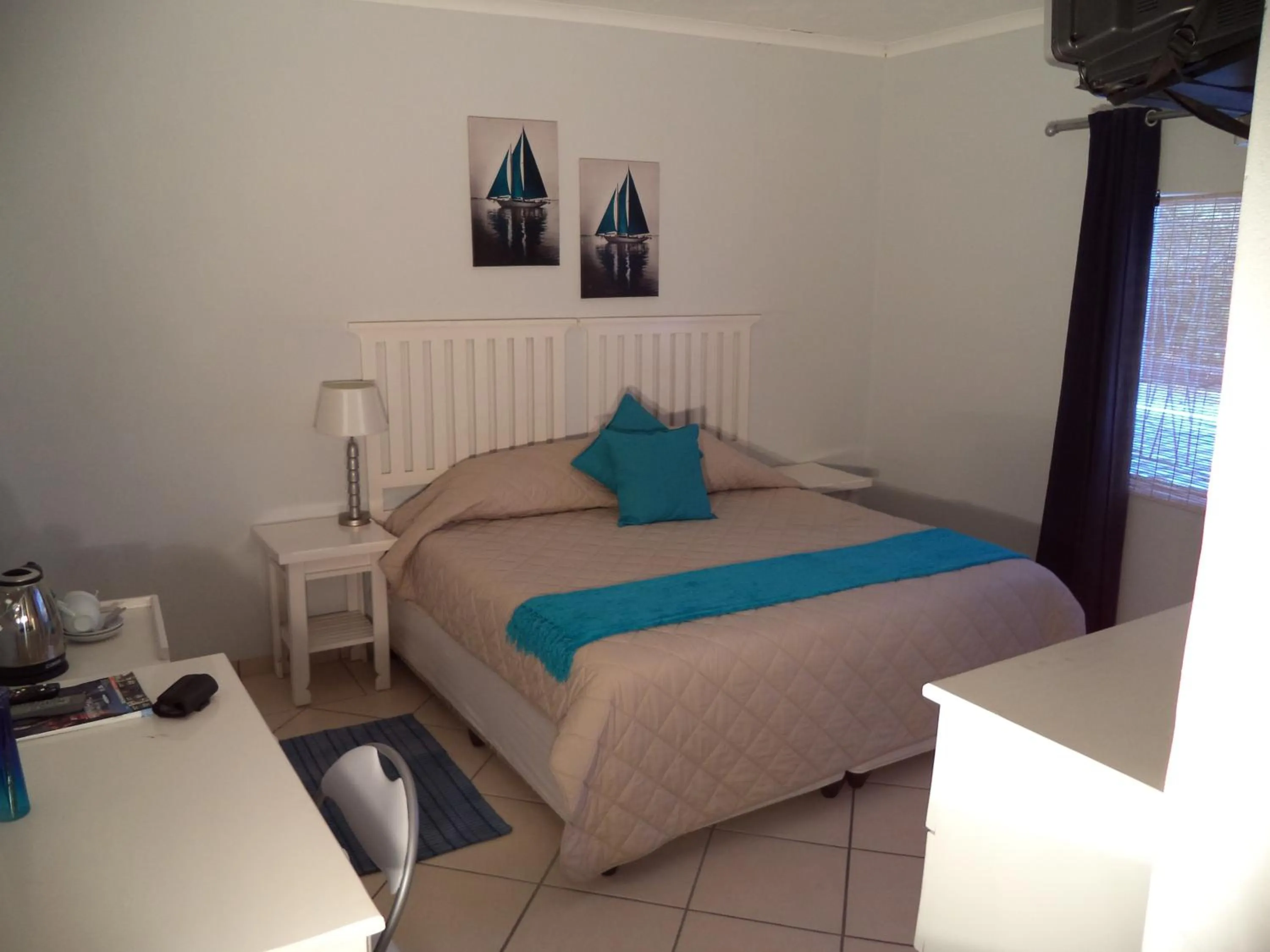 Bedroom, Bed in Heatherdale Guesthouse & Shuttle Services