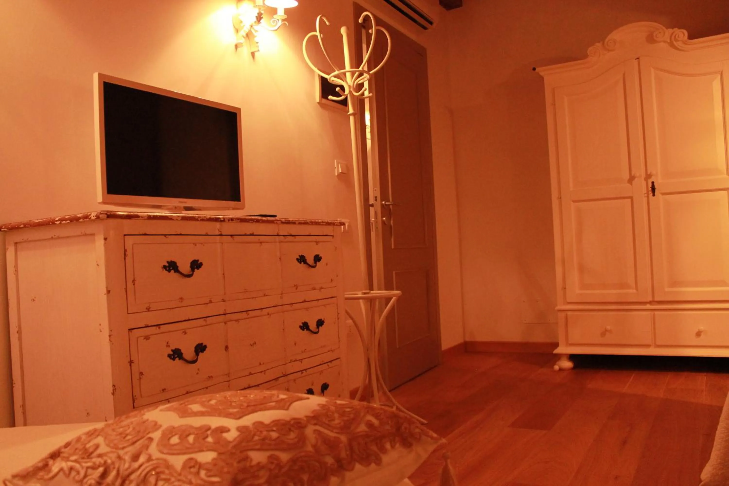 Photo of the whole room, Bed in Rigoletto Charm