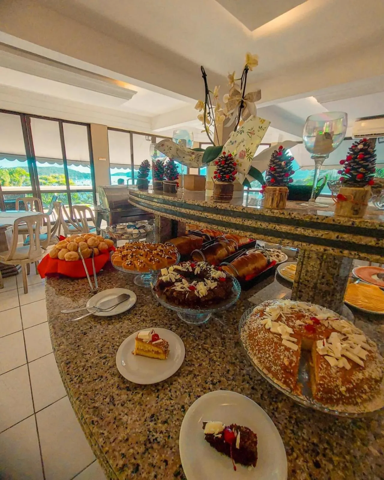 Buffet breakfast in Morro do Sol Hotel & Eventos