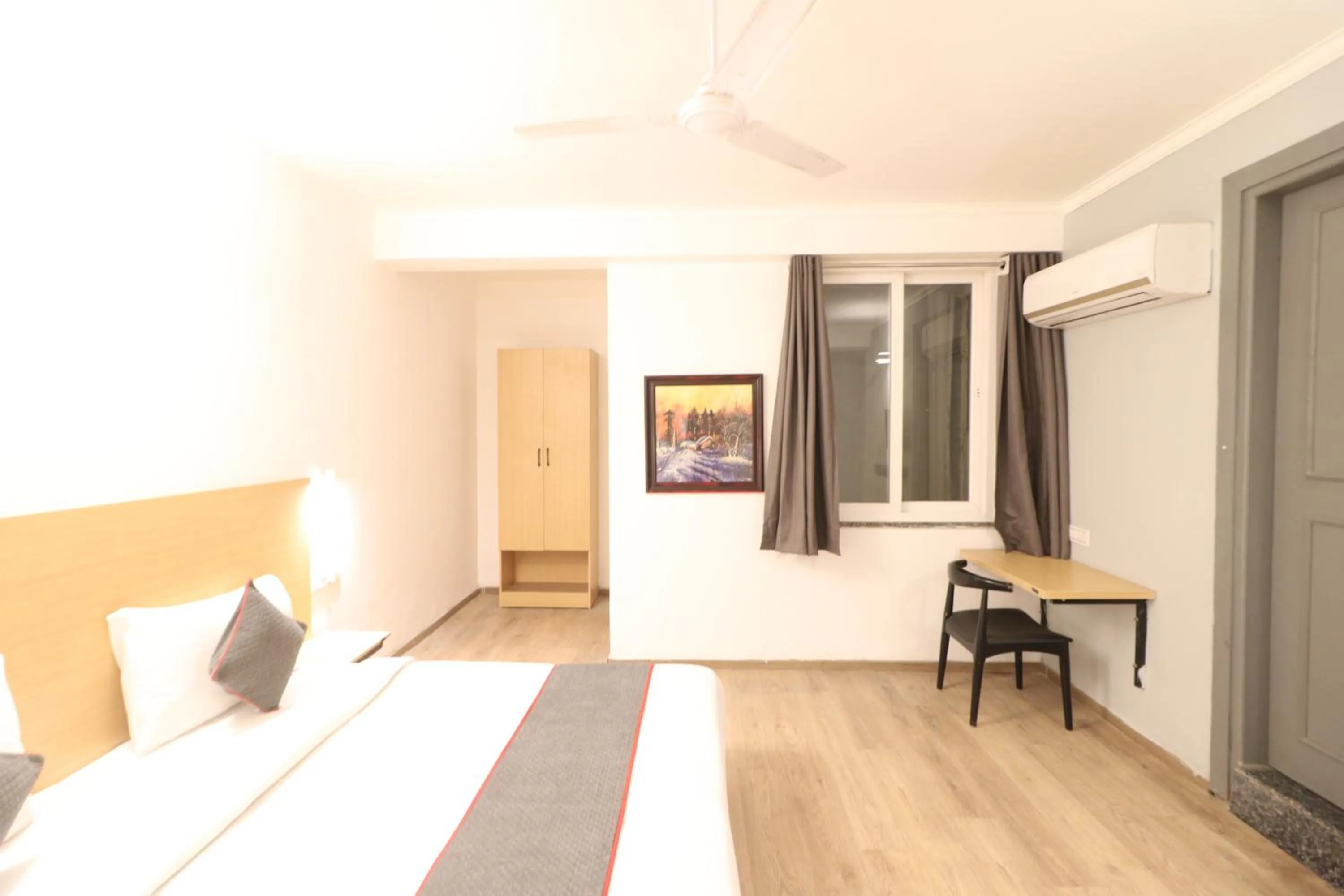 Photo of the whole room, Bed in Flora Residency