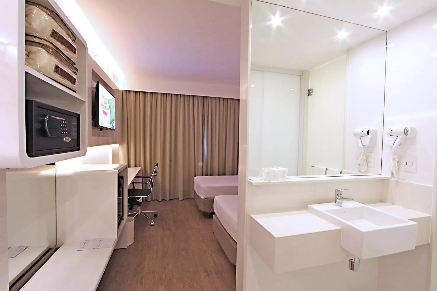 Bathroom in ibis Styles Brasilia Aeroporto