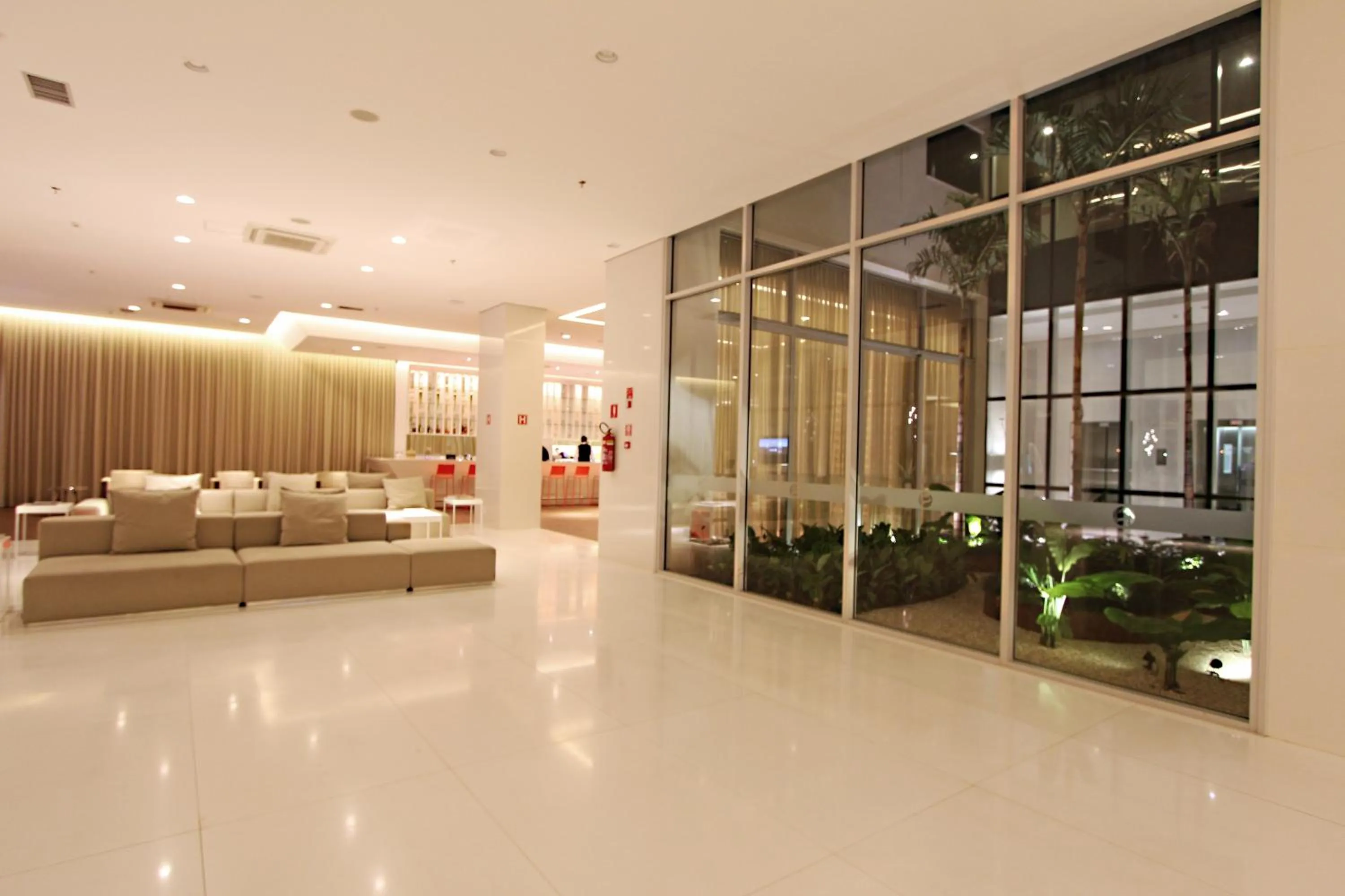 Lobby or reception in ibis Styles Brasilia Aeroporto
