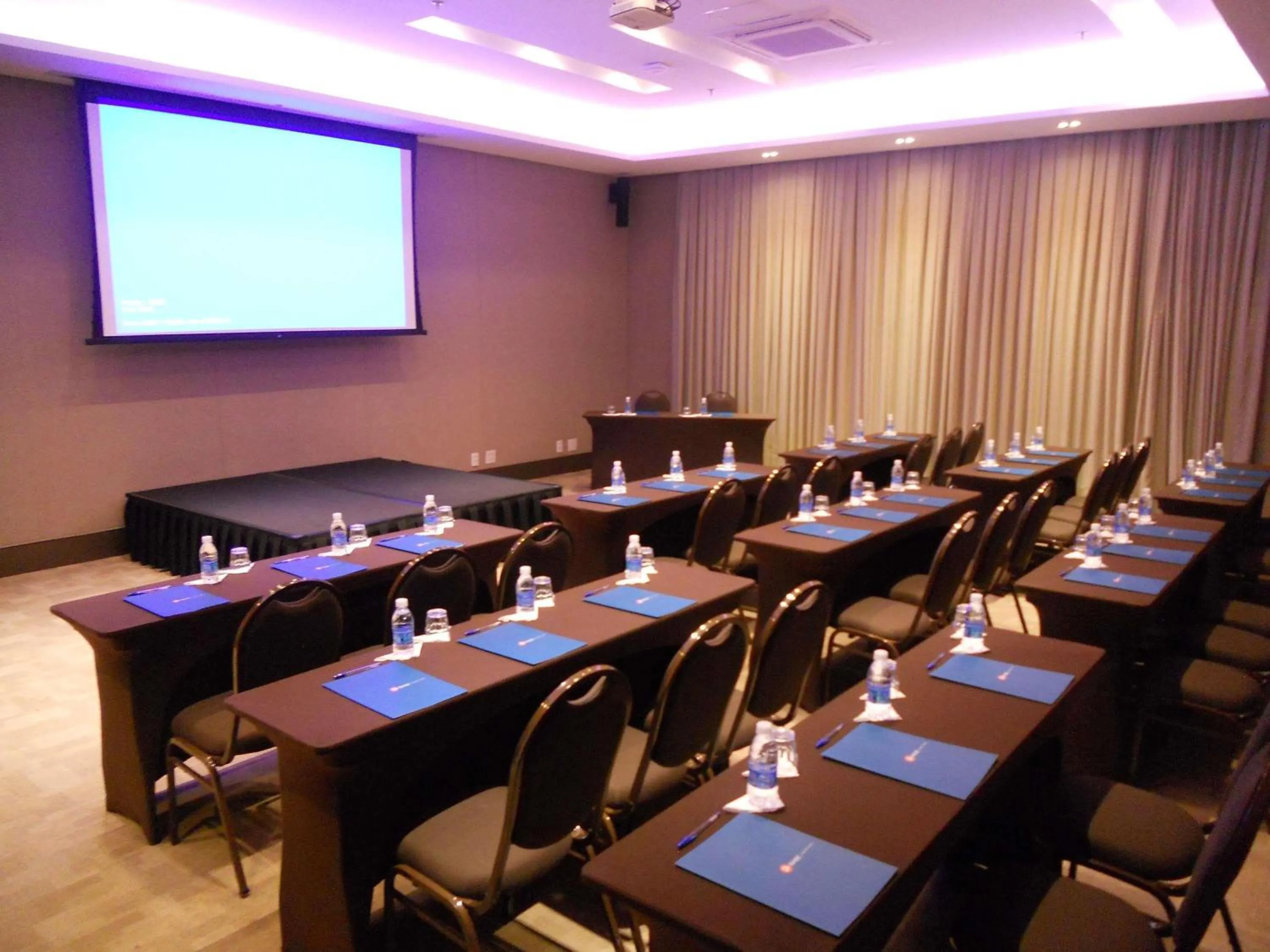 Meeting/conference room in ibis Styles Brasilia Aeroporto