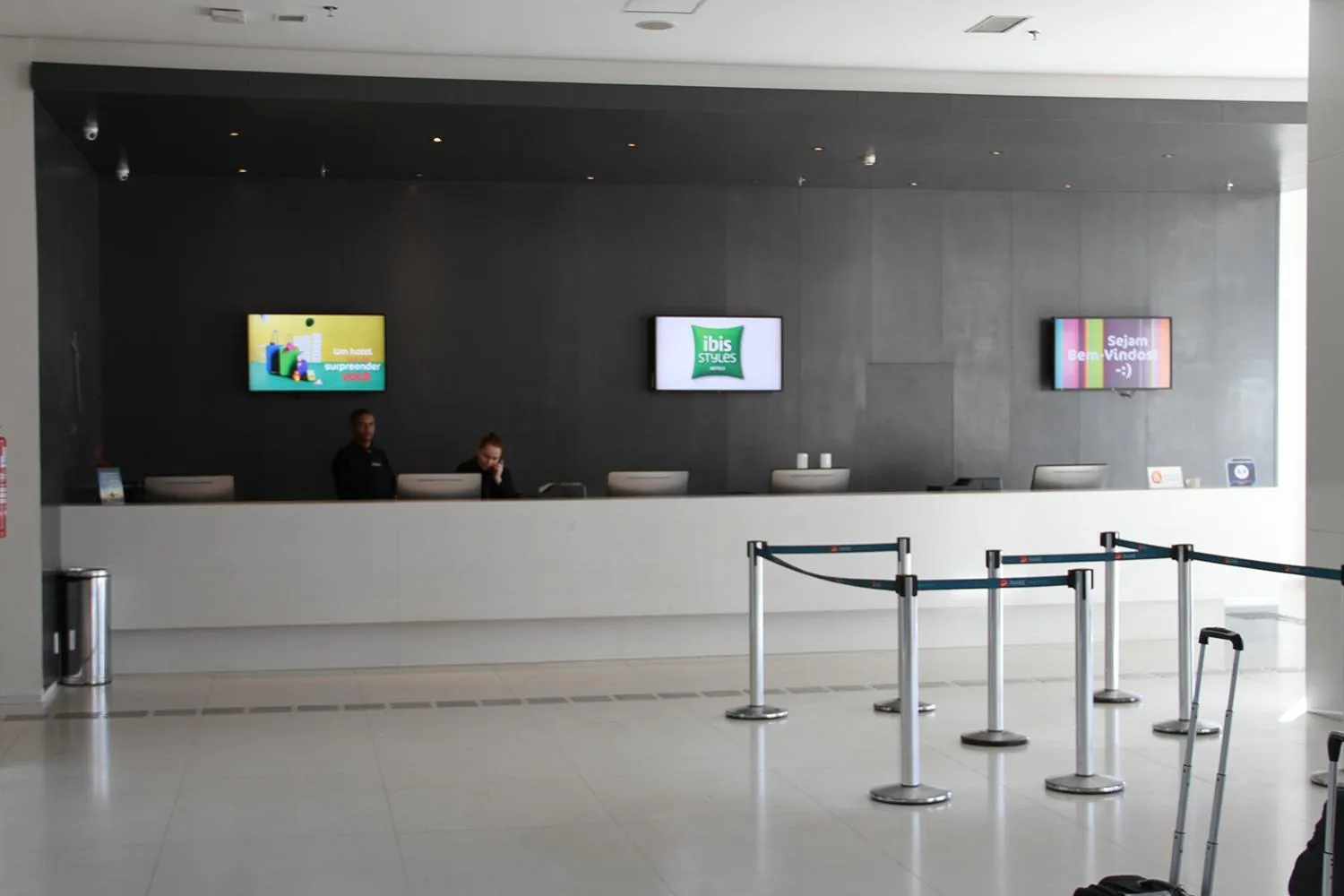 Lobby or reception in ibis Styles Brasilia Aeroporto