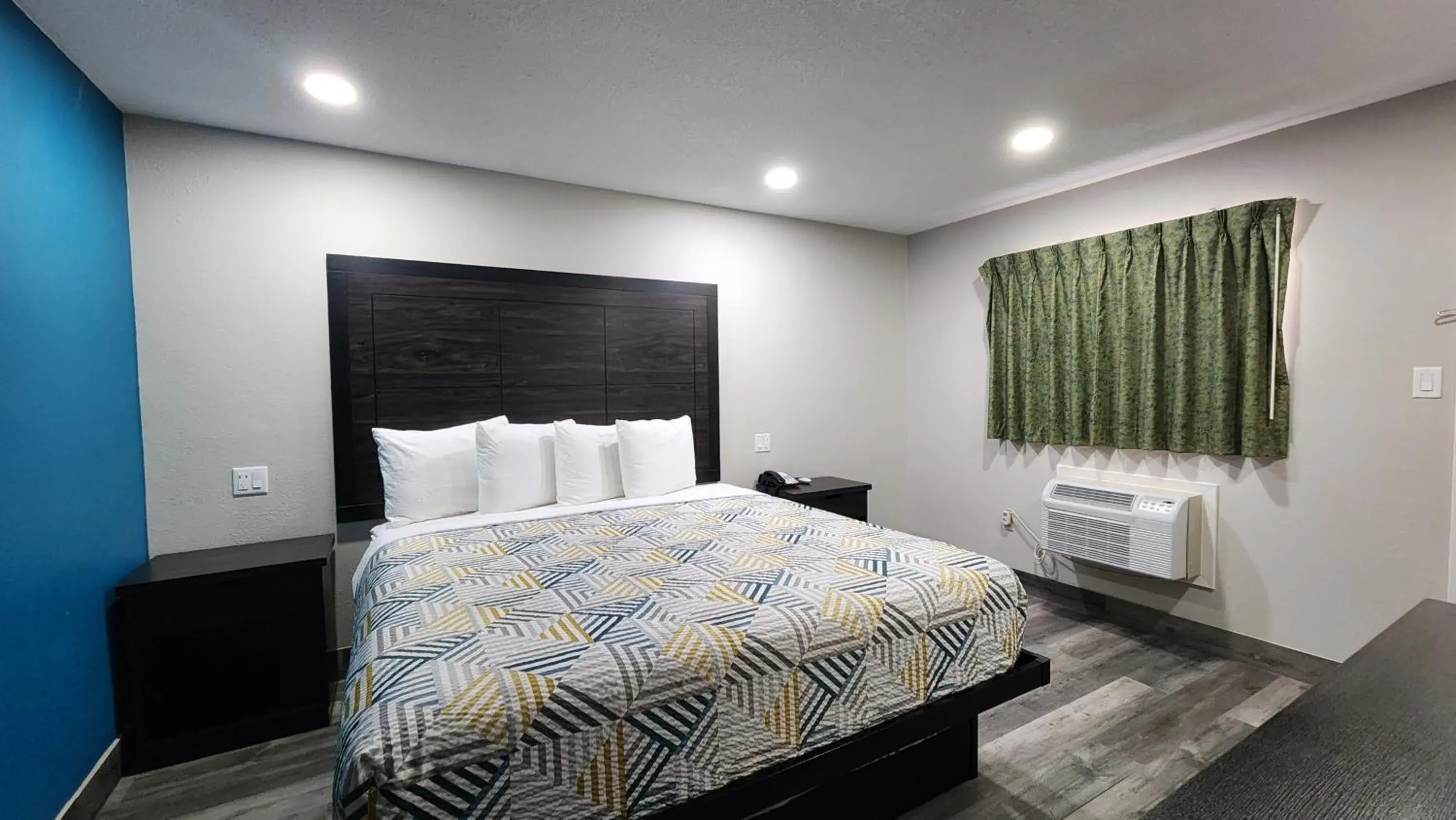 Standard Single Room in Scottish Inn & Suites Standard Single Room in Scottish Inn & Suites