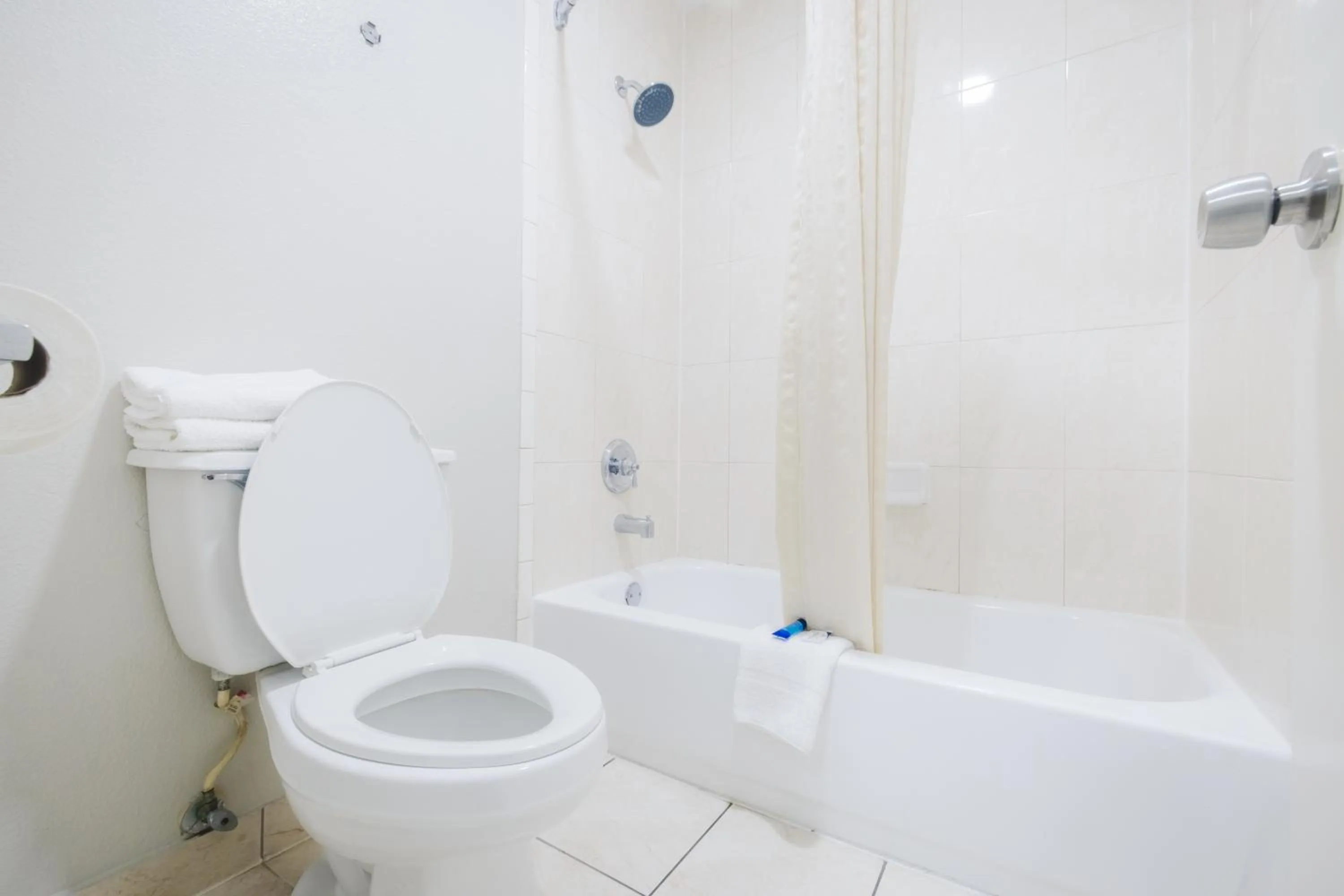 Shower in Scottish Inn & Suites