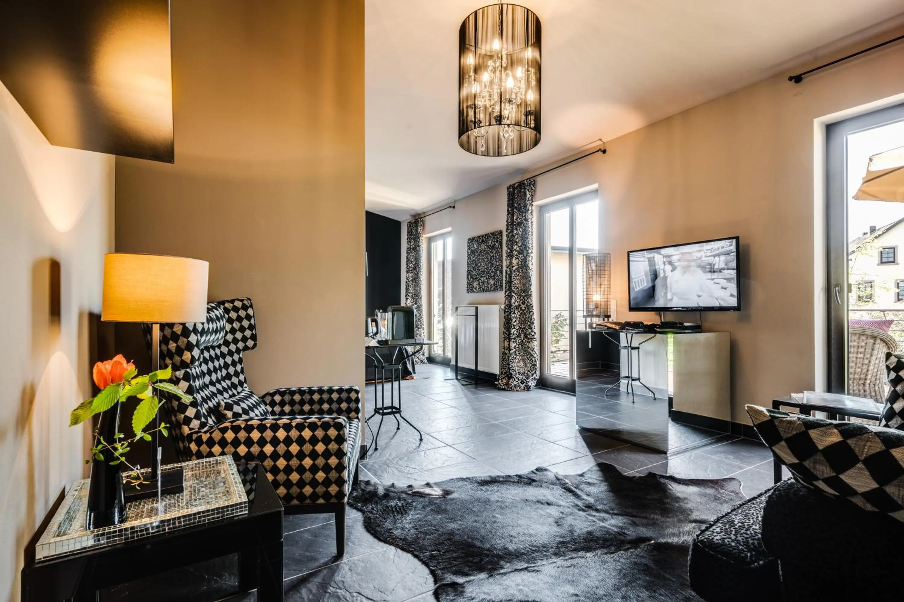 TV and multimedia in Jugendstil-Hof