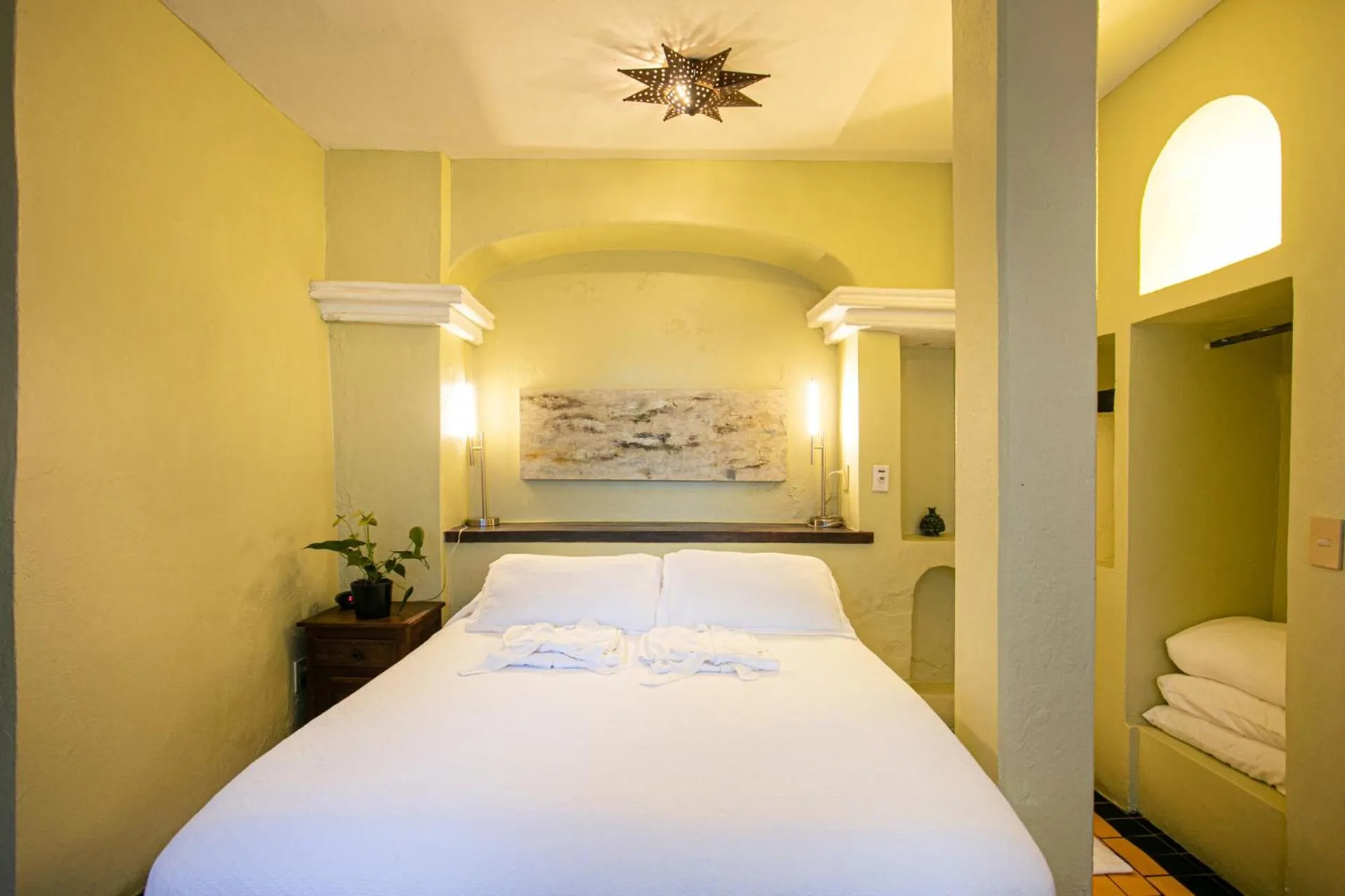 Bed in Quinta Maria Cortez Beach Hotel