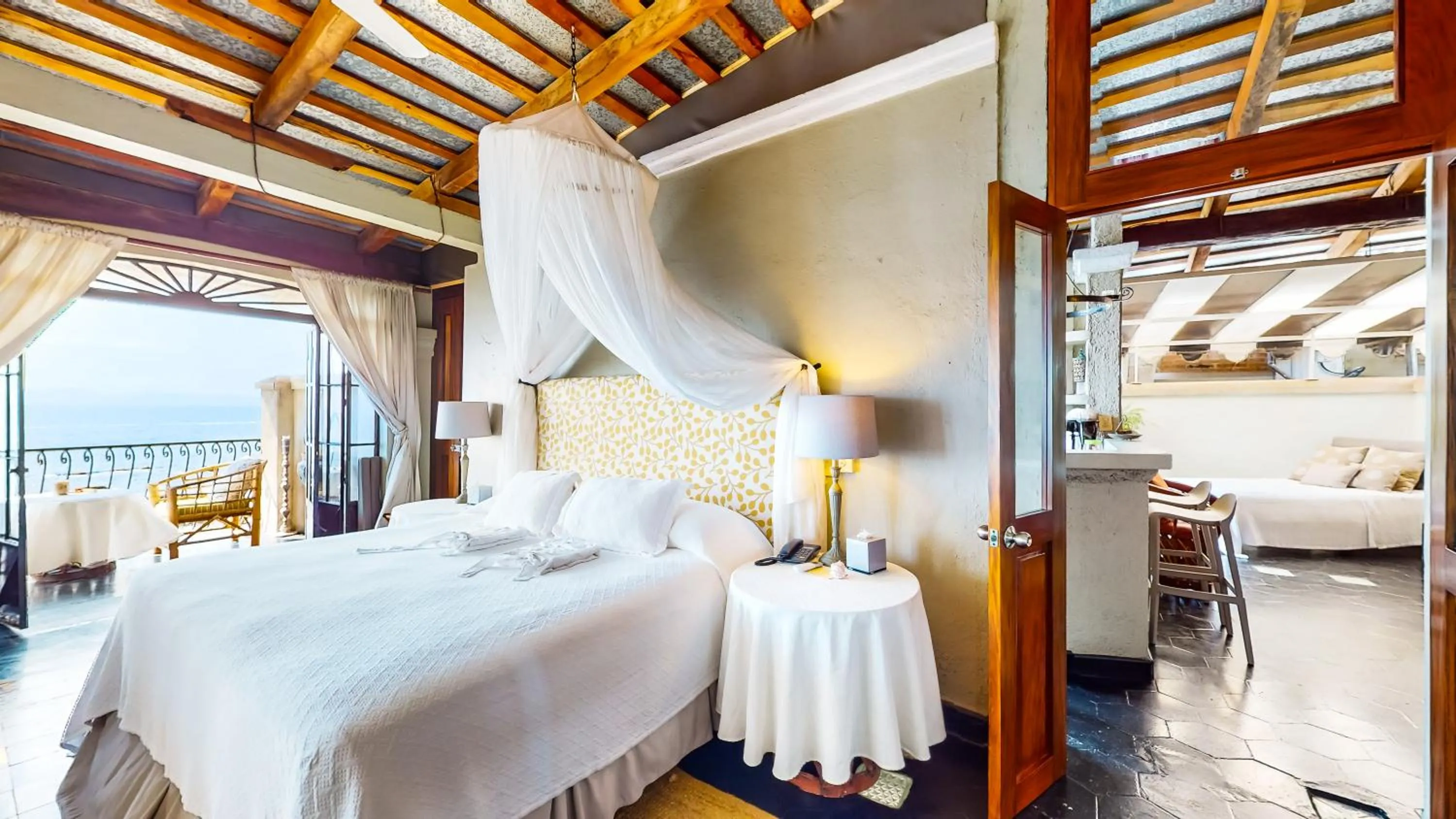 Bed in Quinta Maria Cortez Beach Hotel