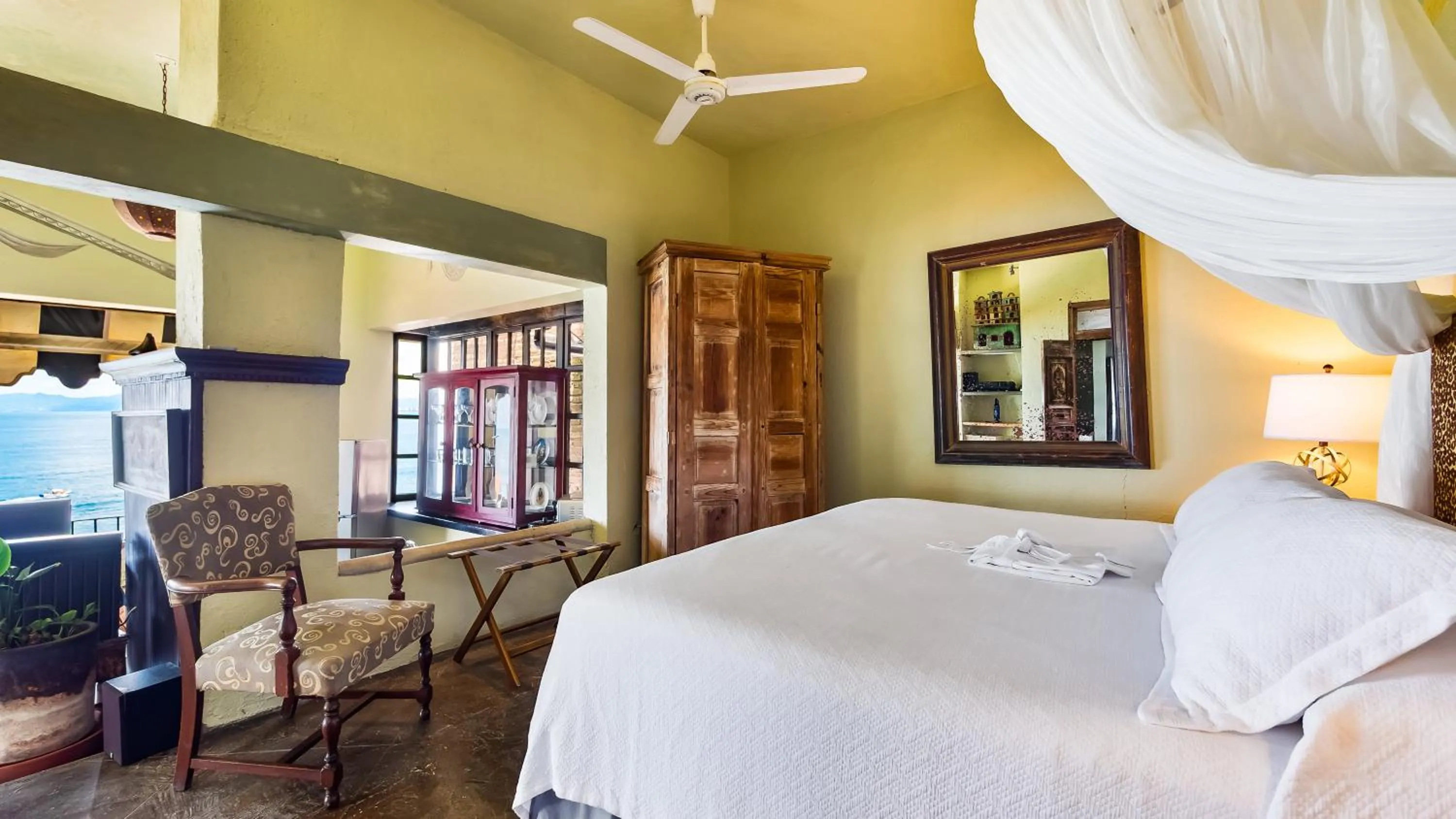 Bed in Quinta Maria Cortez Beach Hotel