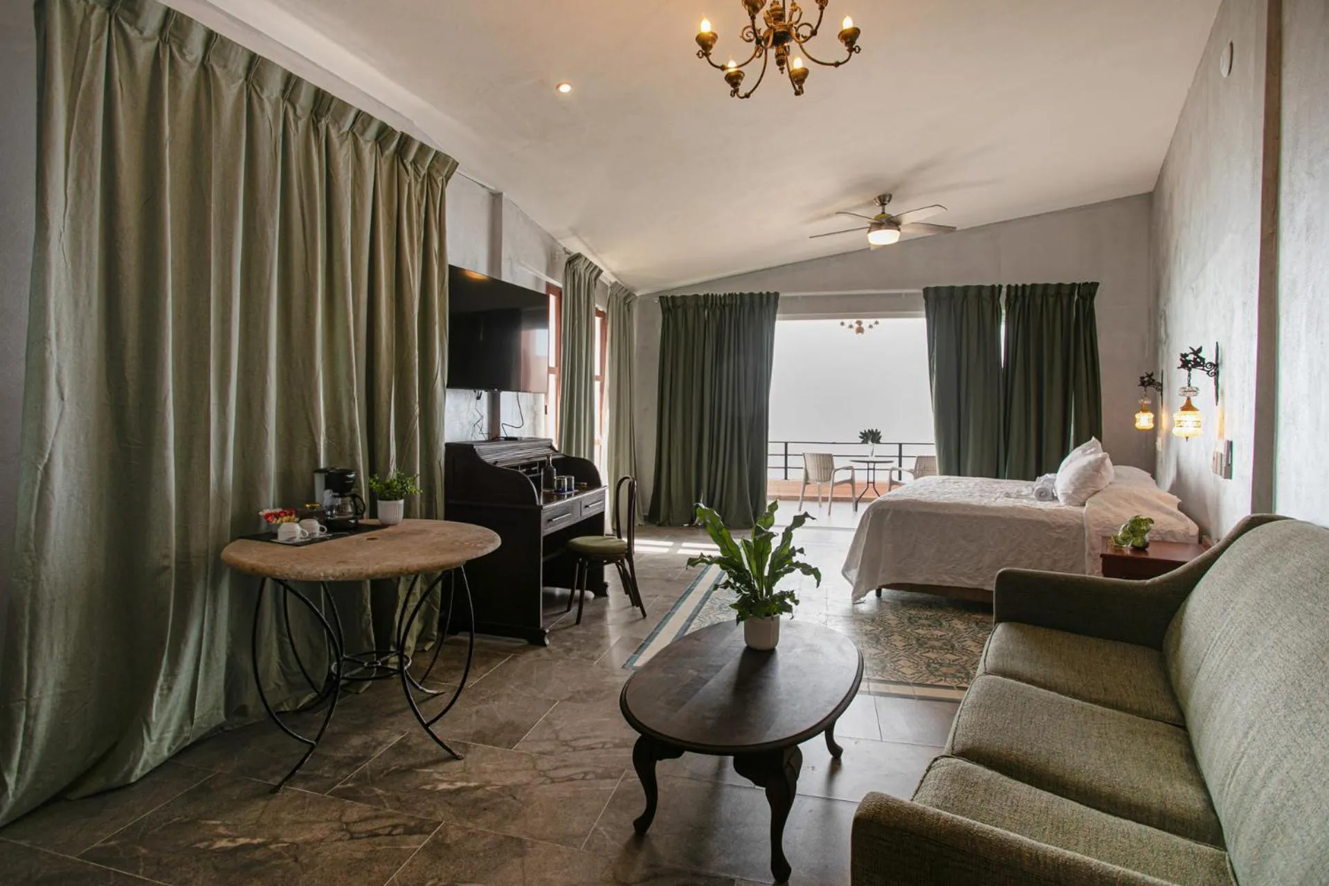 Bed in Quinta Maria Cortez Beach Hotel