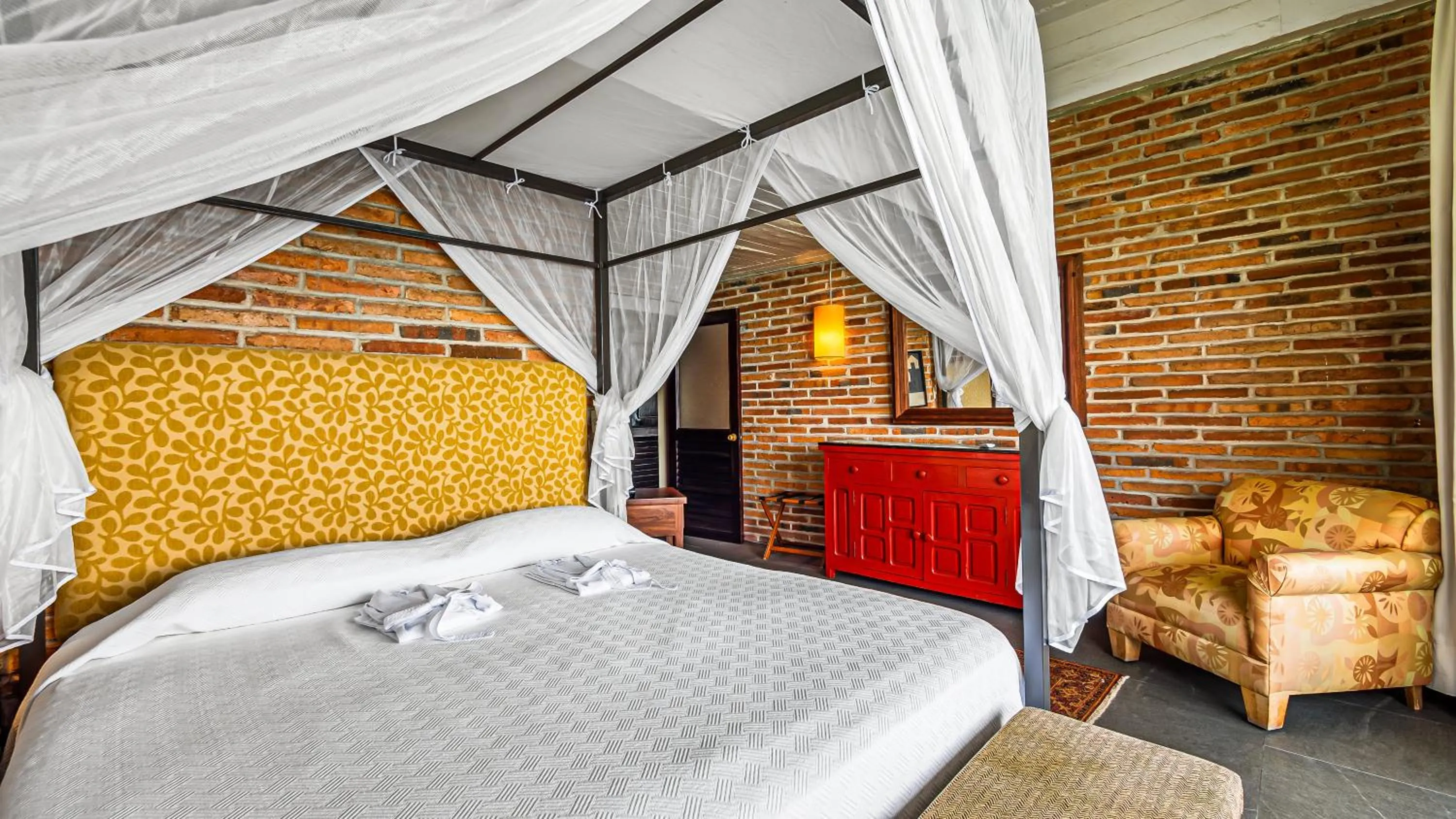 Bed in Quinta Maria Cortez Beach Hotel