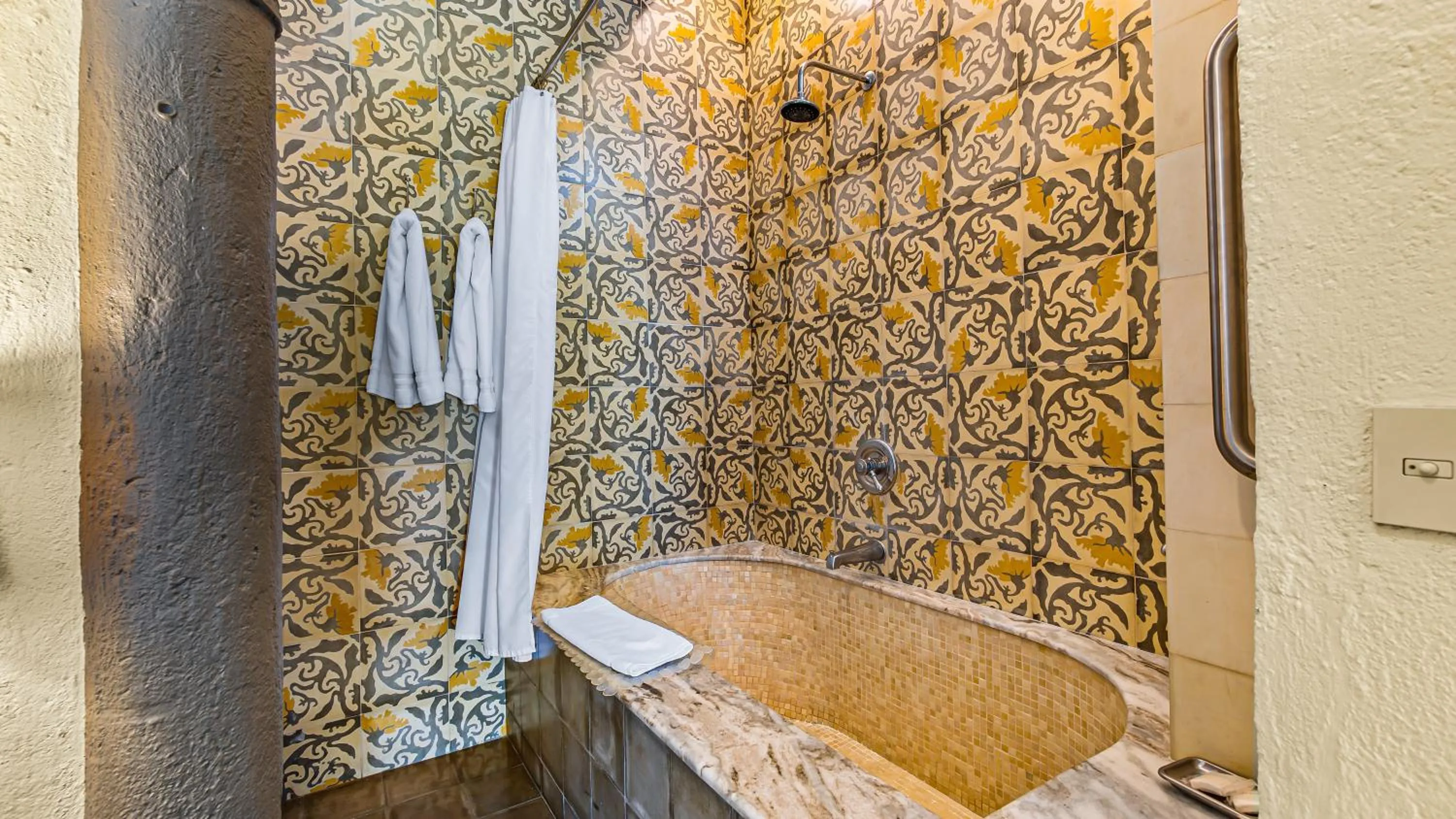 Bathroom in Quinta Maria Cortez Beach Hotel