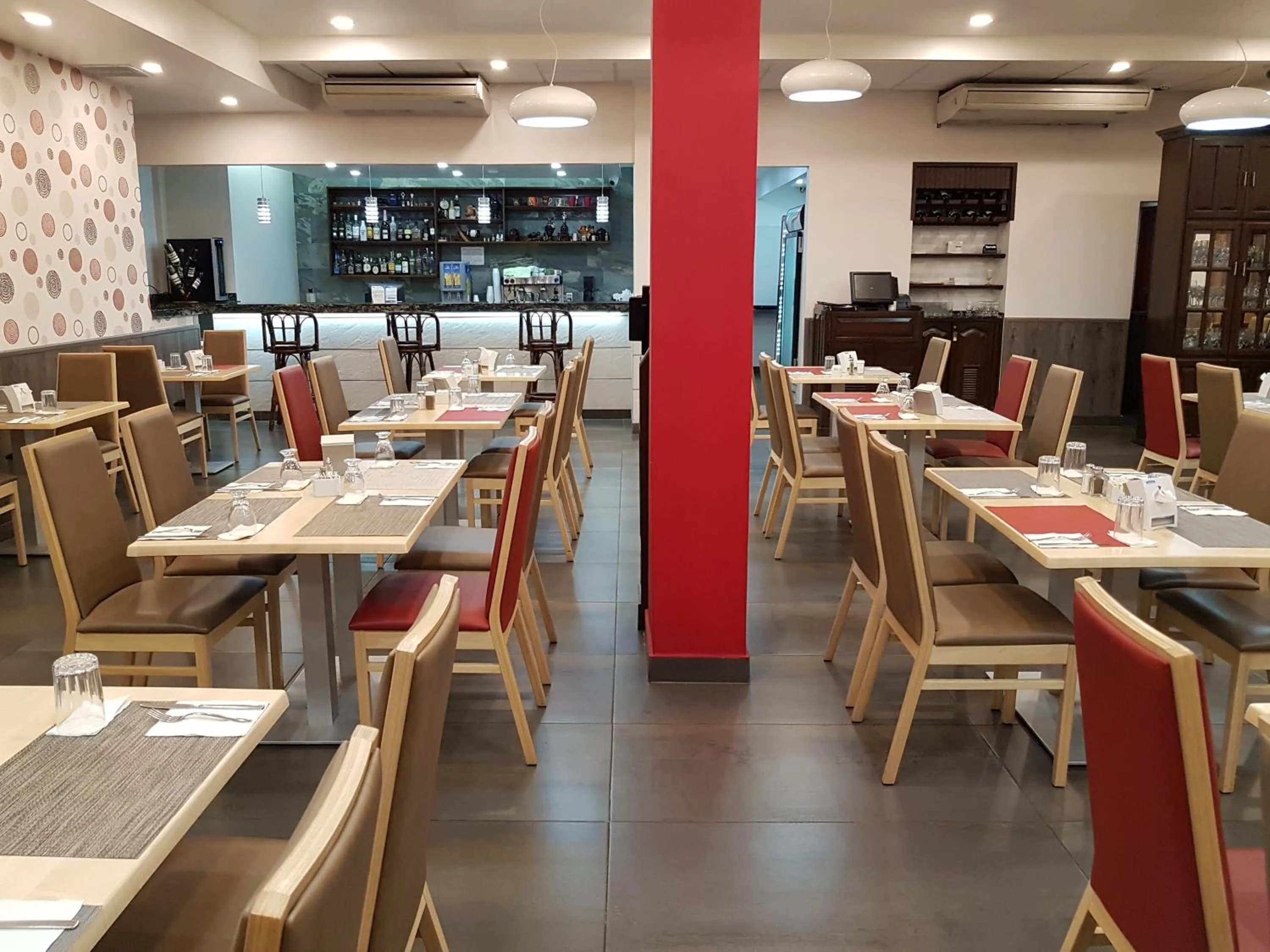 Restaurant/places to eat in Hotel Alcala